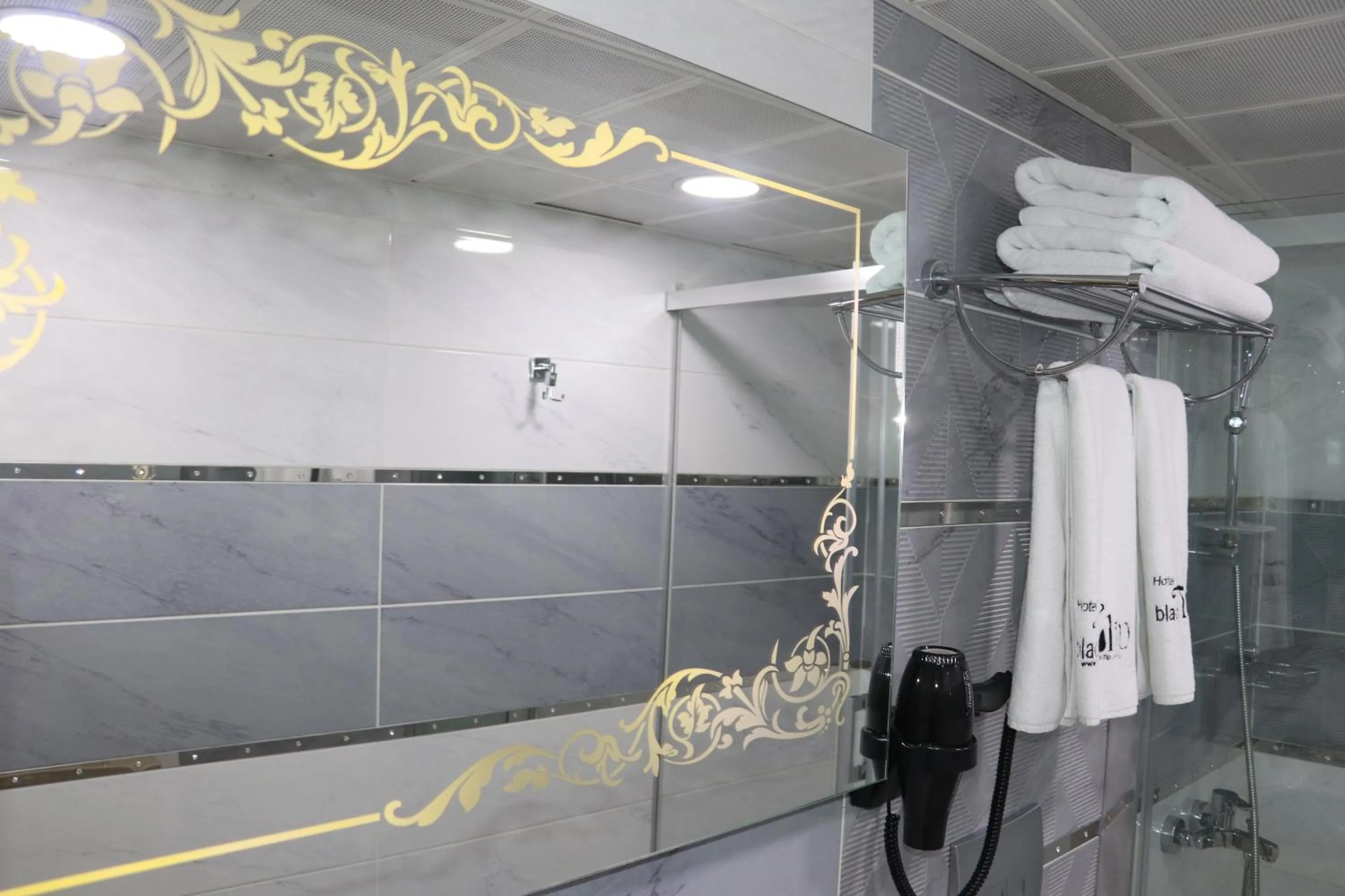 Bathroom in Hotel Black Pearl