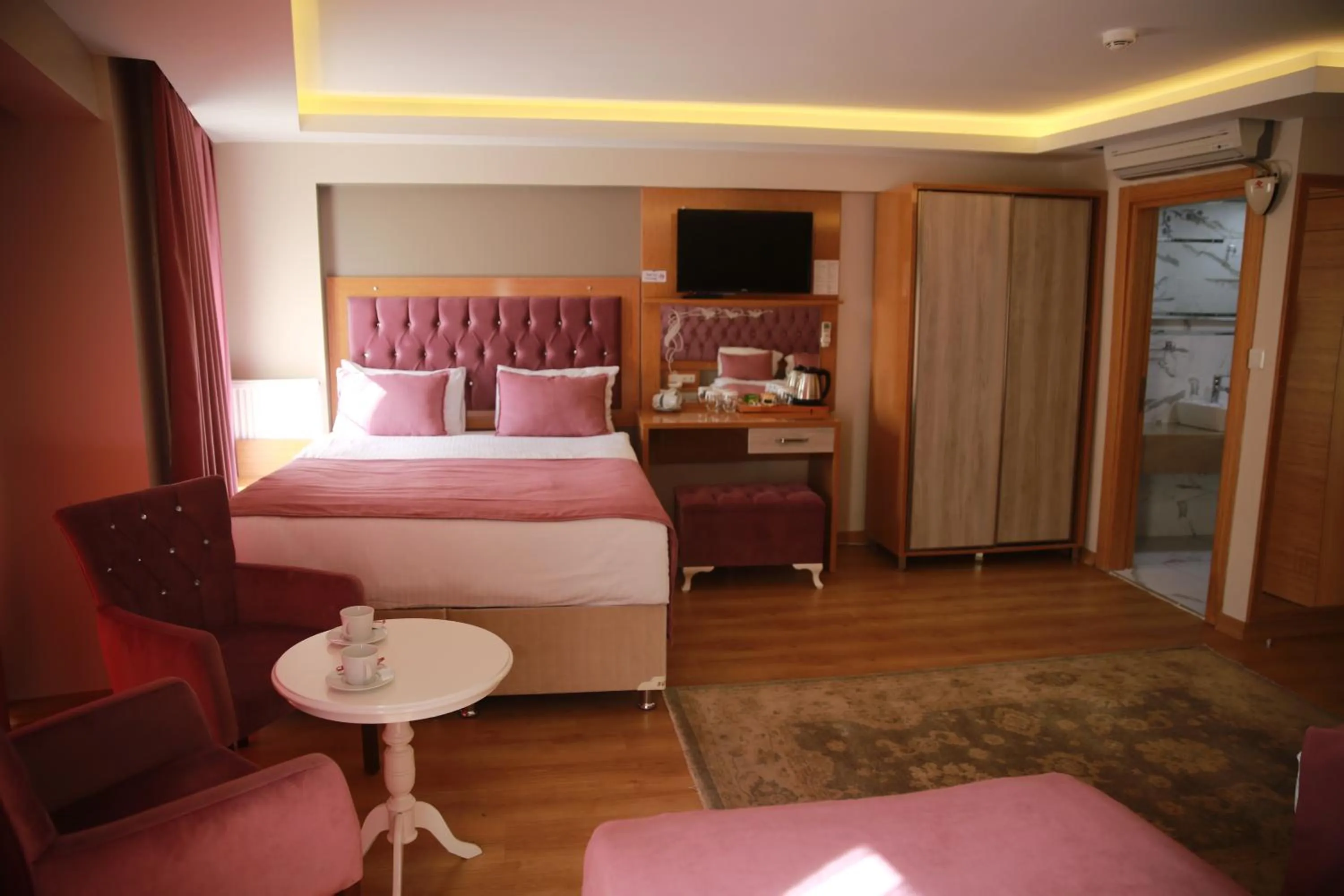 Photo of the whole room, Bed in Hotel Black Pearl