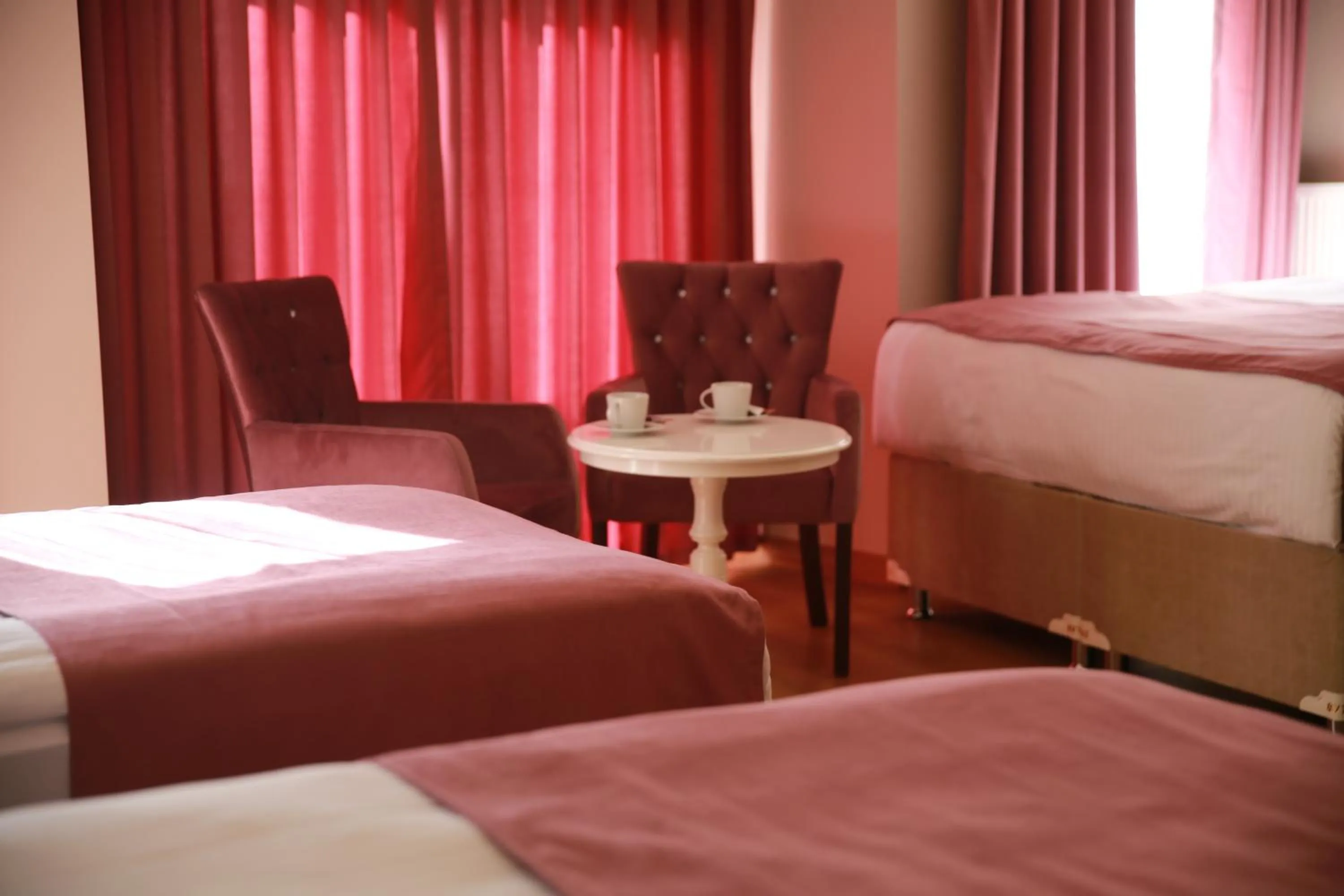 Photo of the whole room, Bed in Hotel Black Pearl