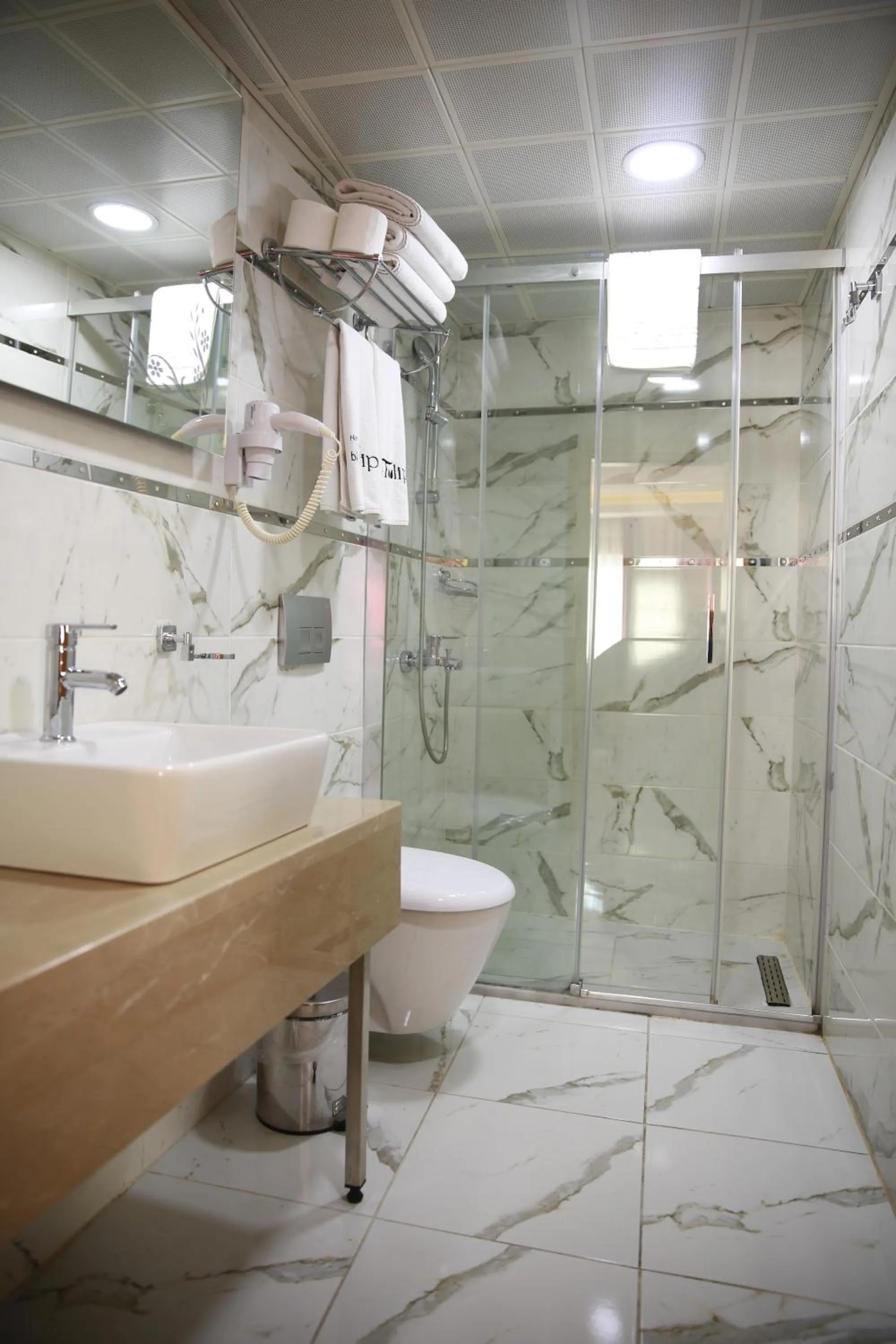 Bathroom in Hotel Black Pearl