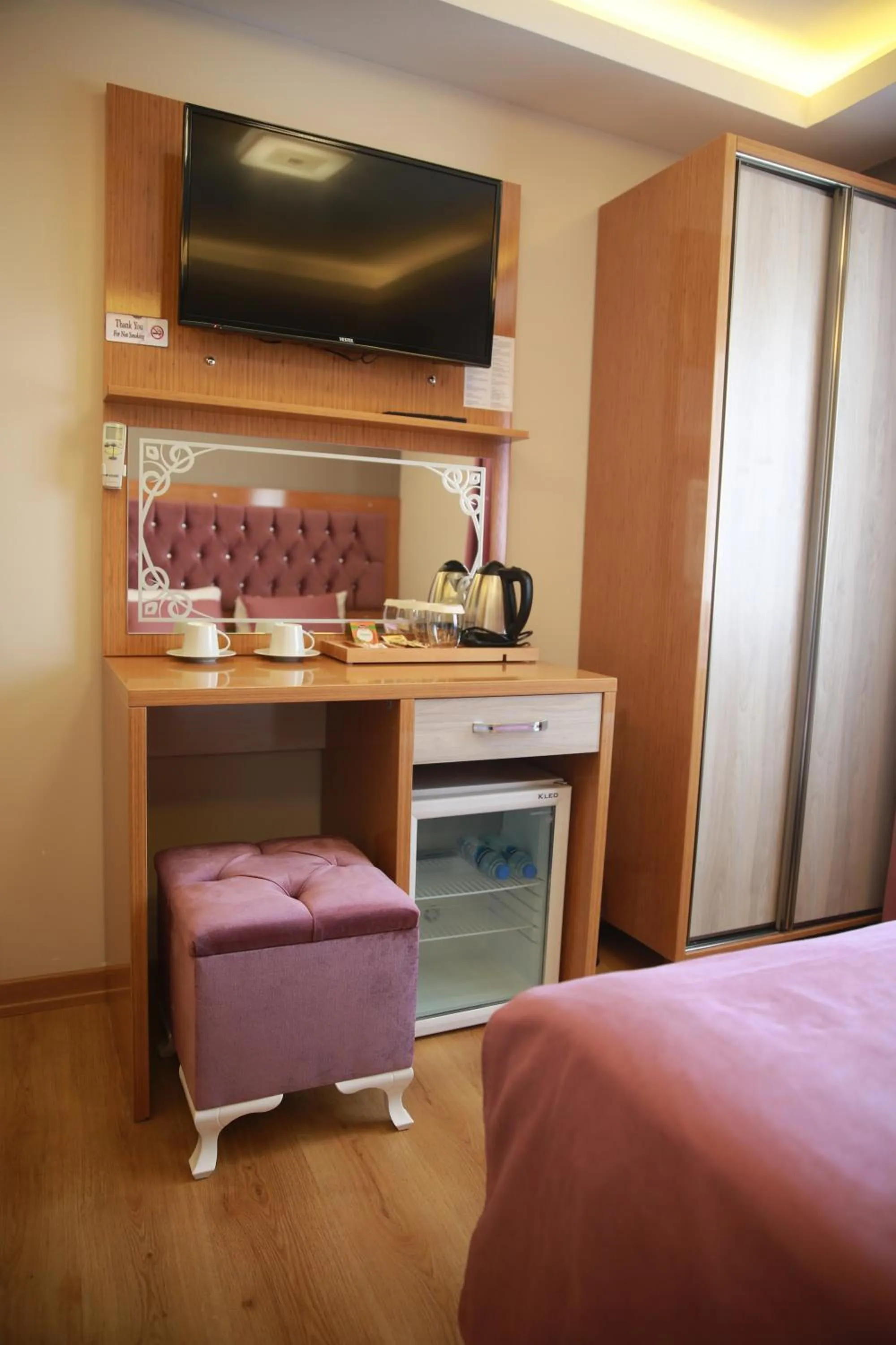 Photo of the whole room in Hotel Black Pearl