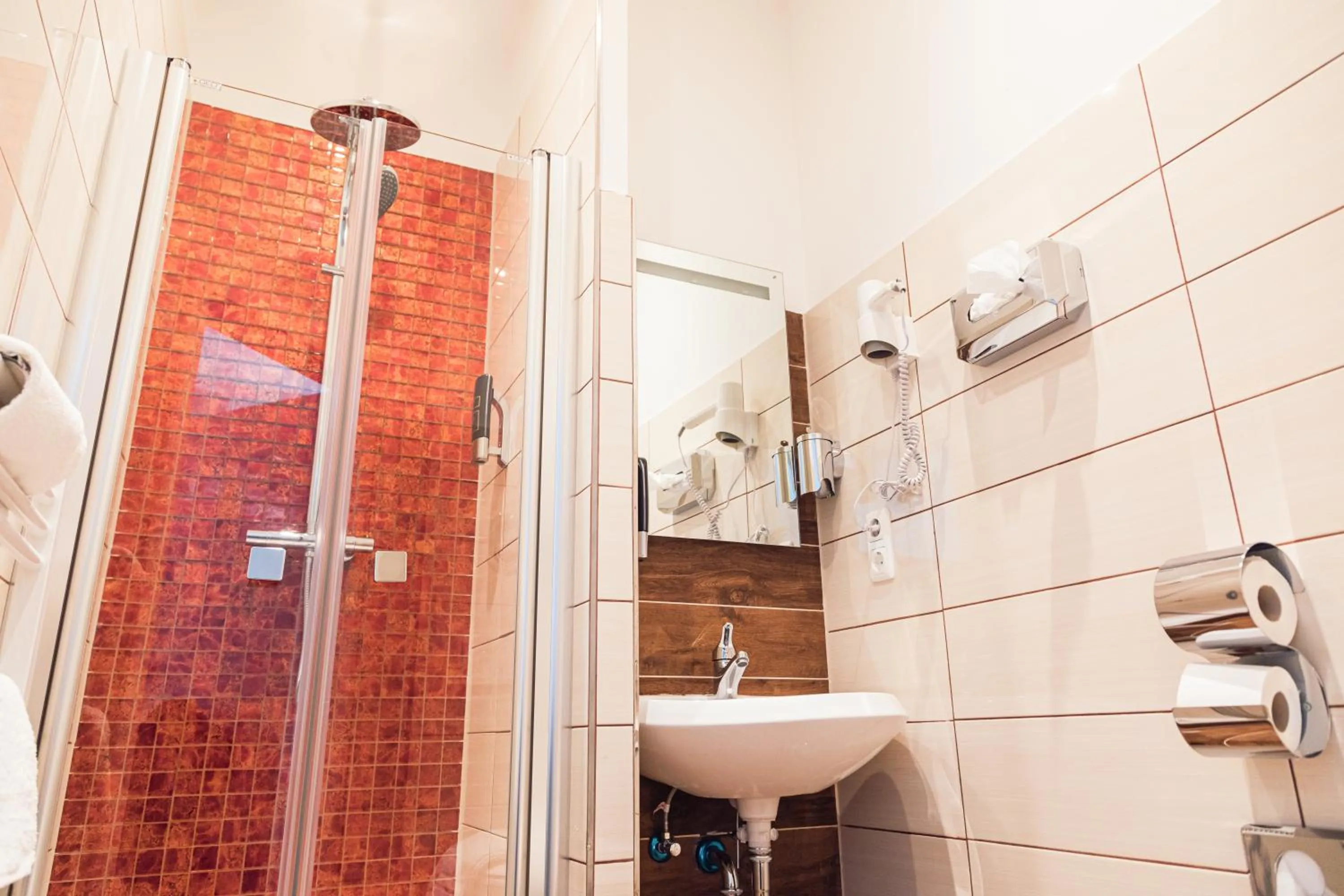 Shower in Hotel Hamburger Perle