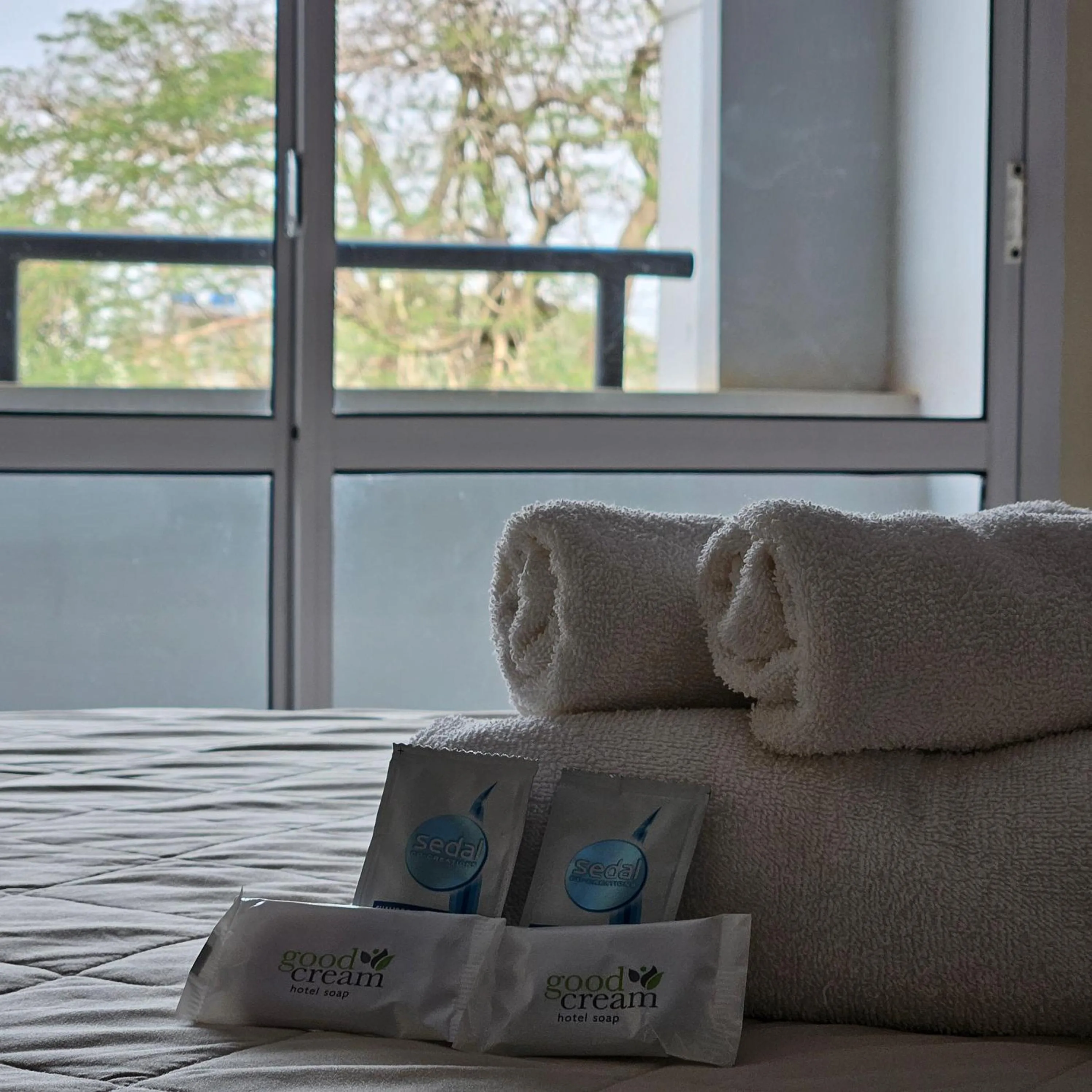 towels, Bed in Mensú Grand Hotel