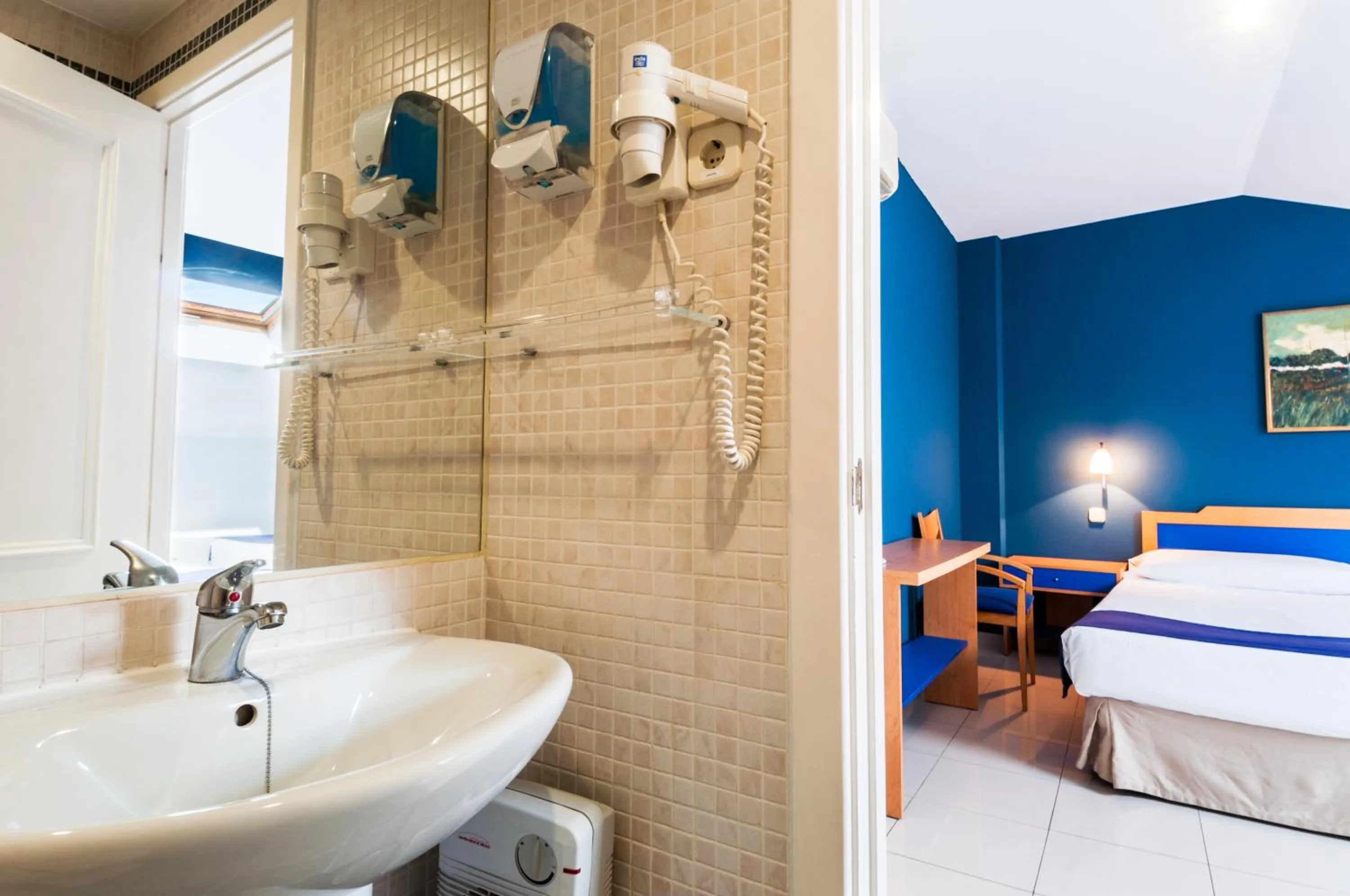 Bathroom in Hotel Villa De Pinto