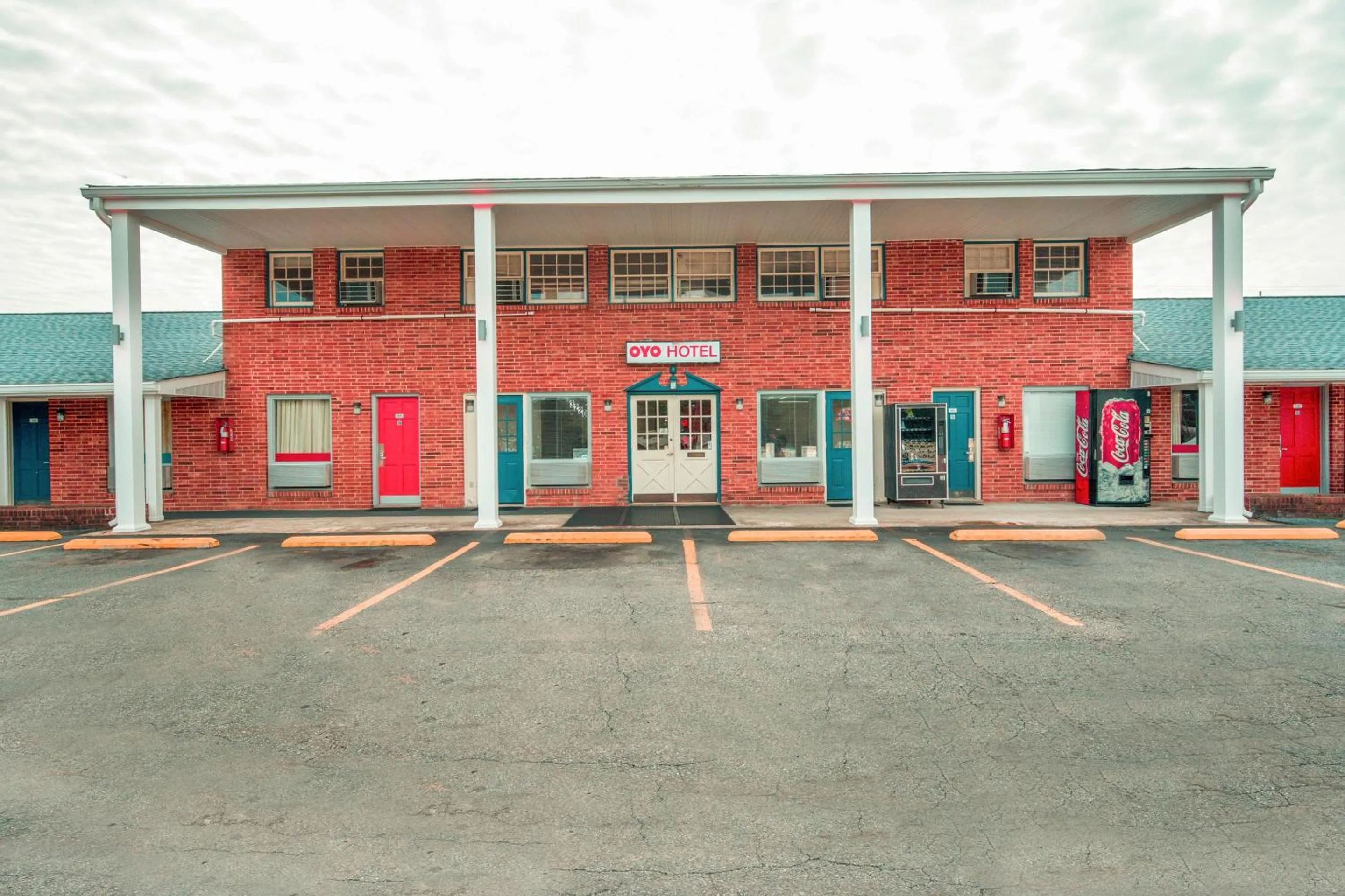 Facade/entrance in OYO Hotel Durham West Hills