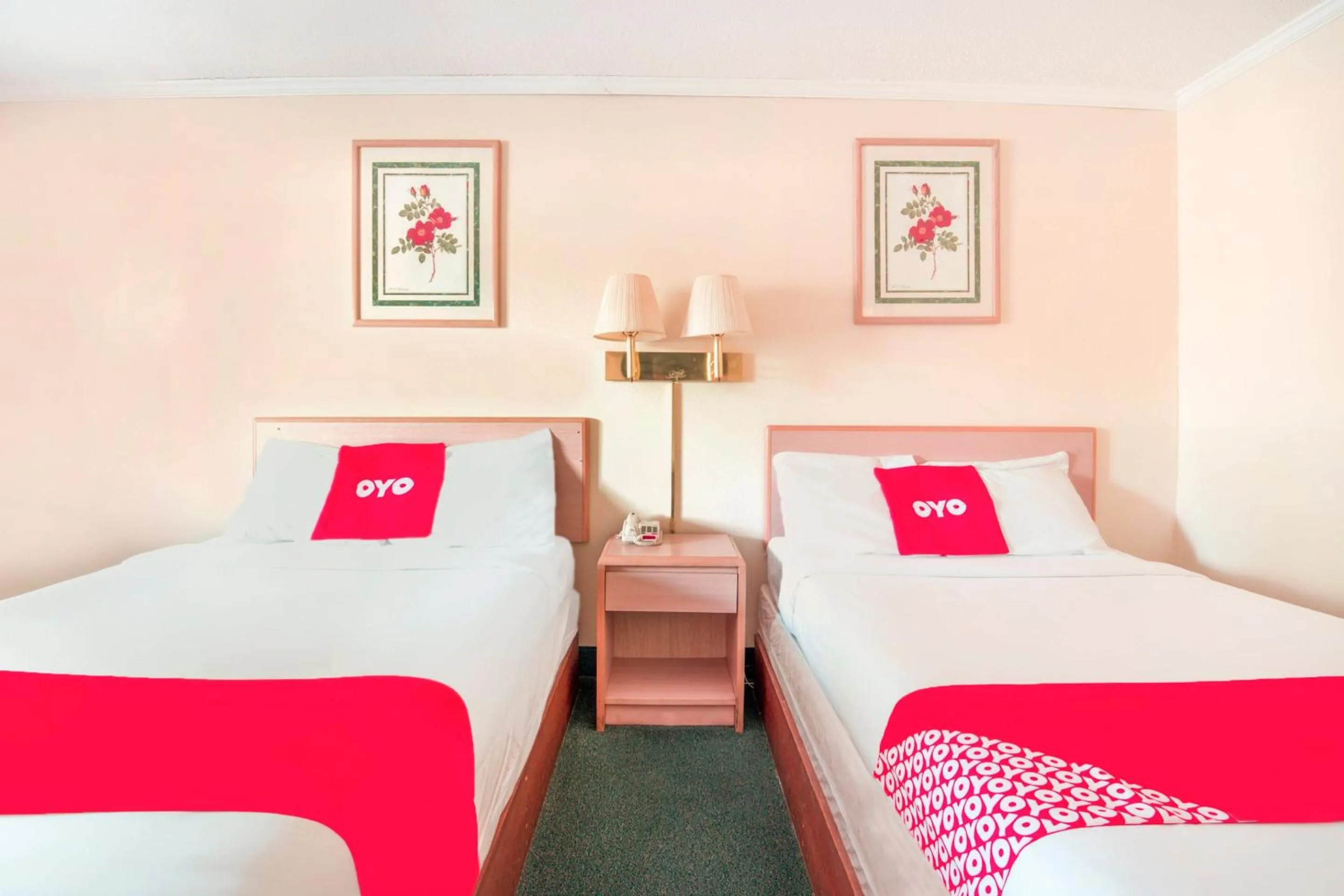 Bedroom, Bed in OYO Hotel Durham West Hills