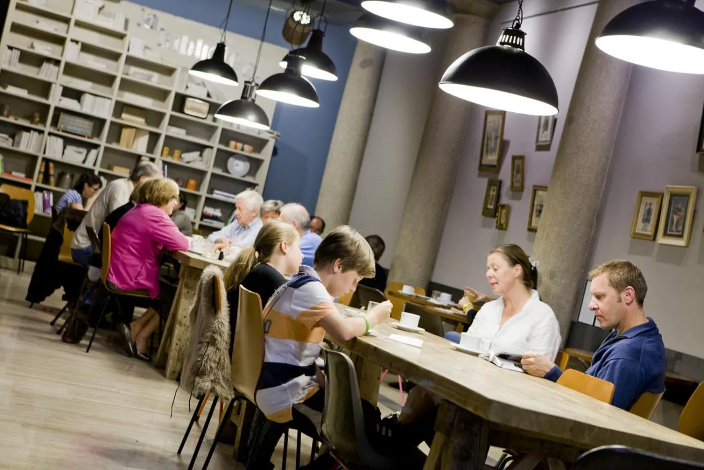 Library in Hostal Persal