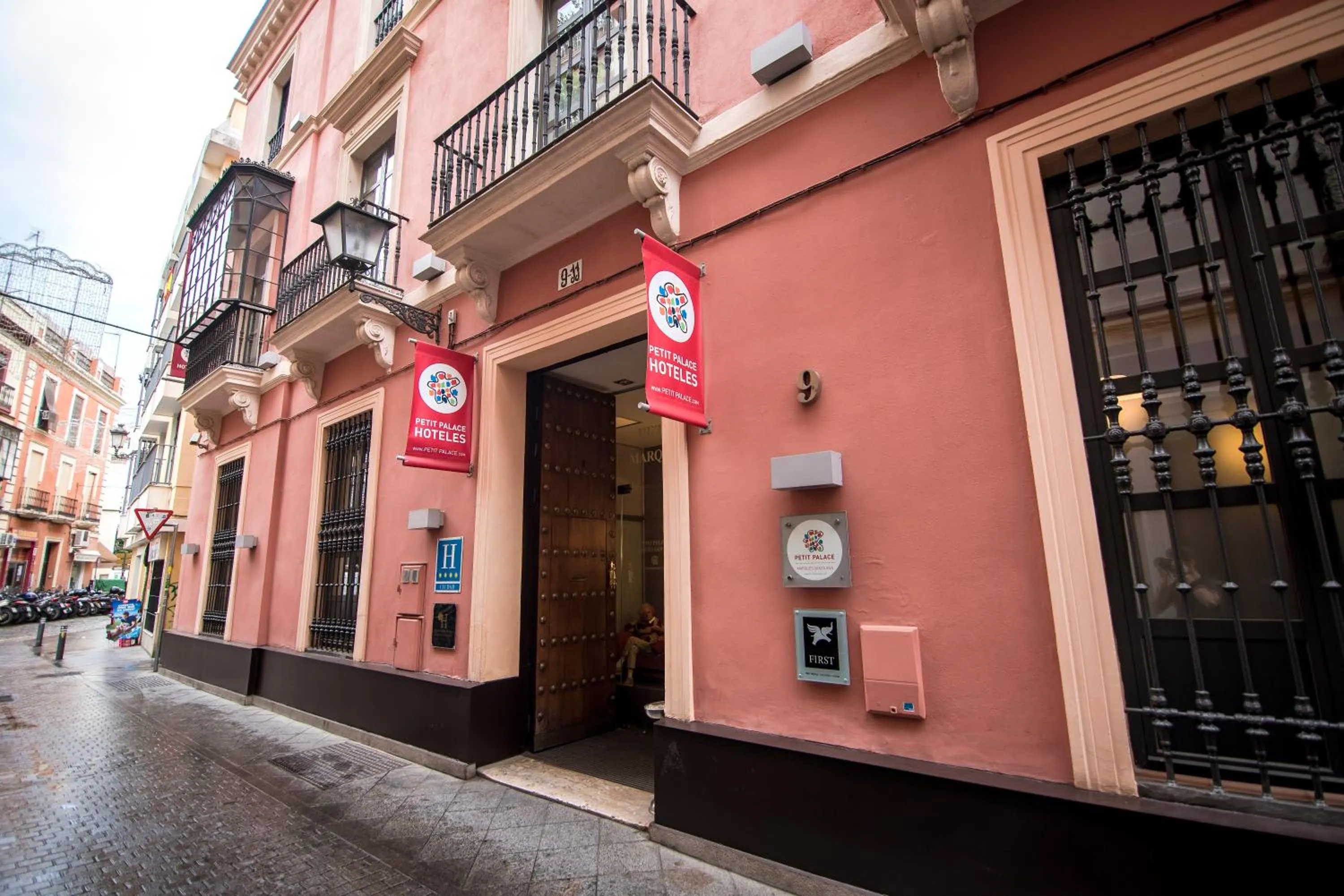 Facade/entrance in Petit Palace Marques Santa Ana