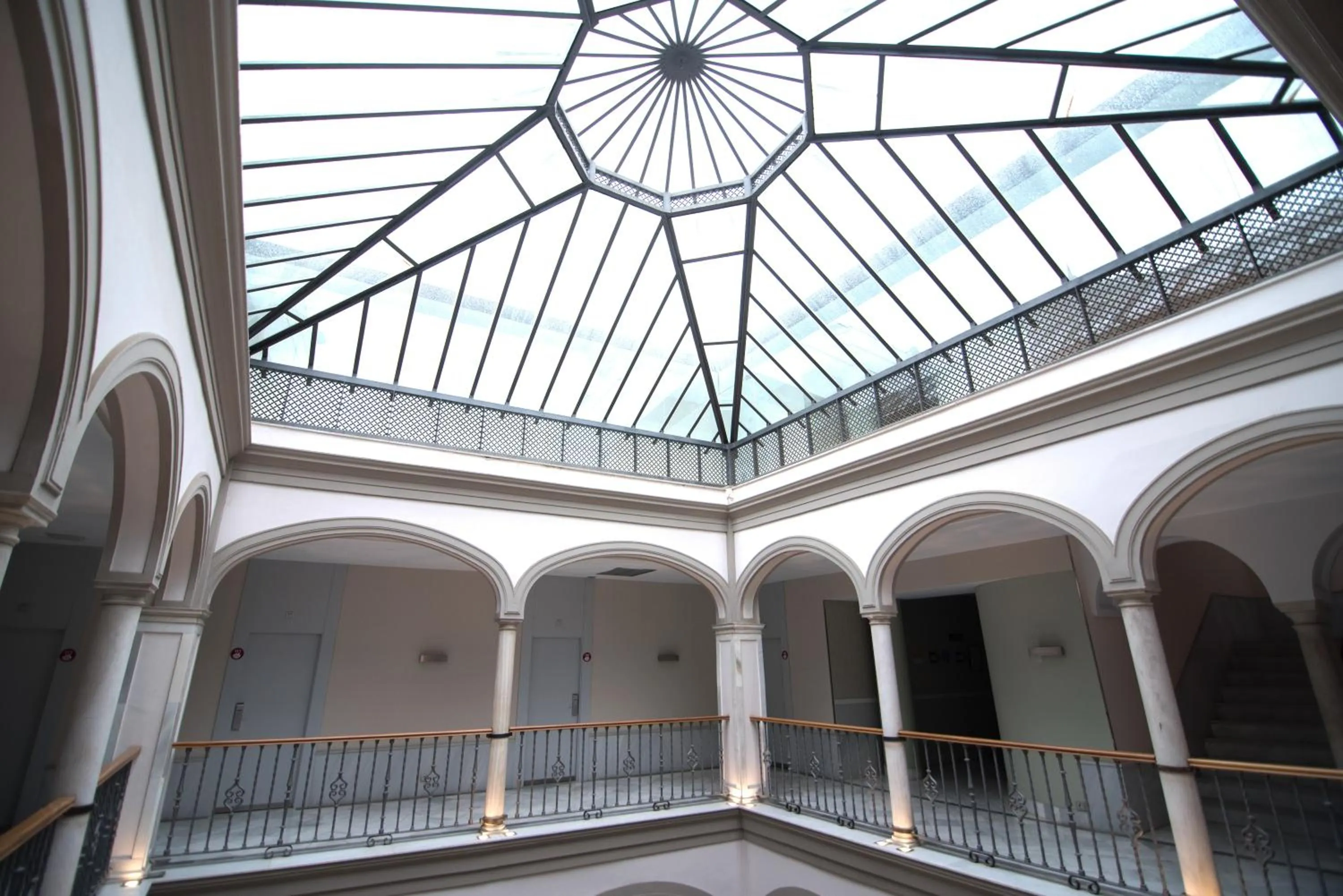 Patio in Petit Palace Marques Santa Ana