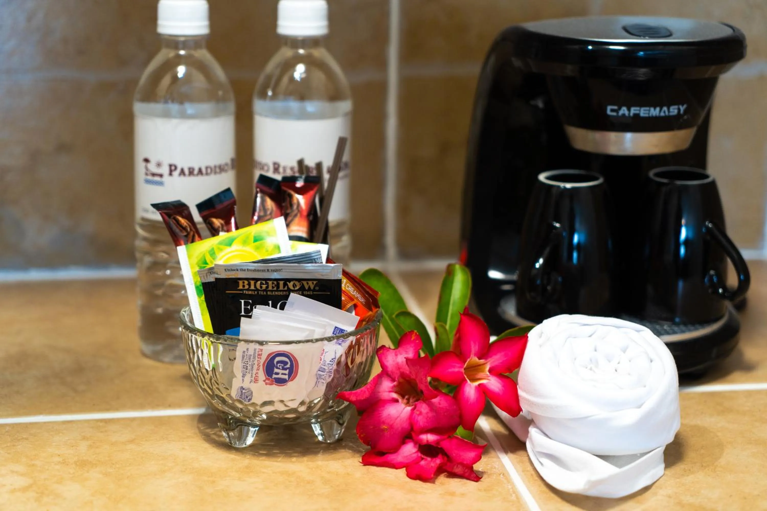 Coffee/tea facilities in Paradiso Resort & Spa