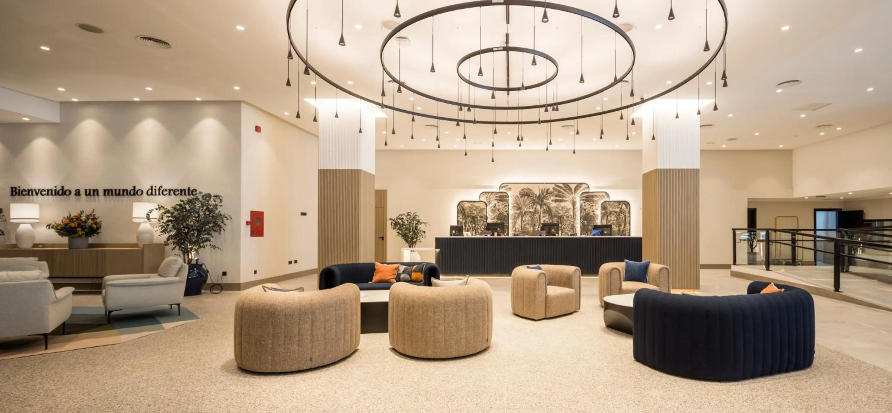 Lobby or reception in Ilunion Les Corts Spa