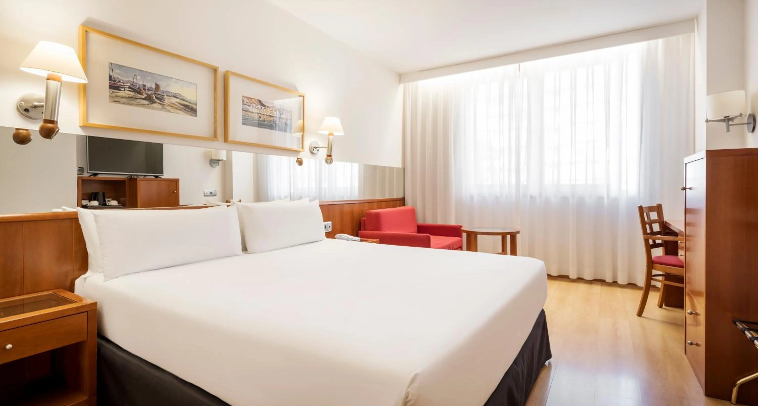 Bedroom, Bed in Ilunion Les Corts Spa