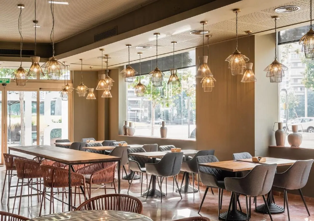 Restaurant/places to eat in Hotel SB Express Tarragona