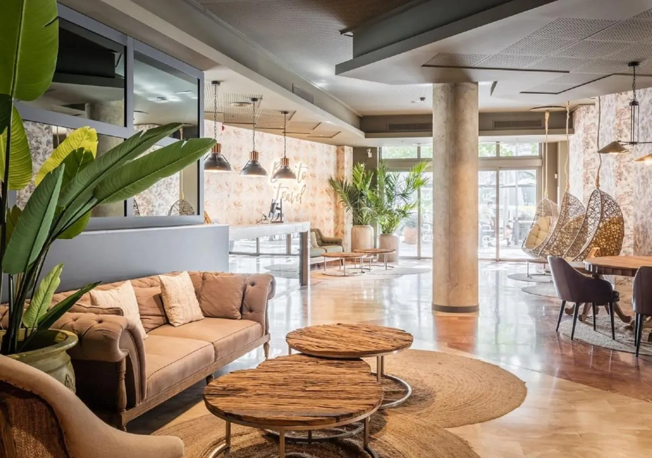 Lobby or reception in Hotel SB Express Tarragona