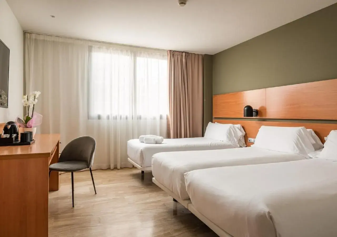 Triple Room in Hotel SB Express Tarragona Triple Room in Hotel SB Express Tarragona