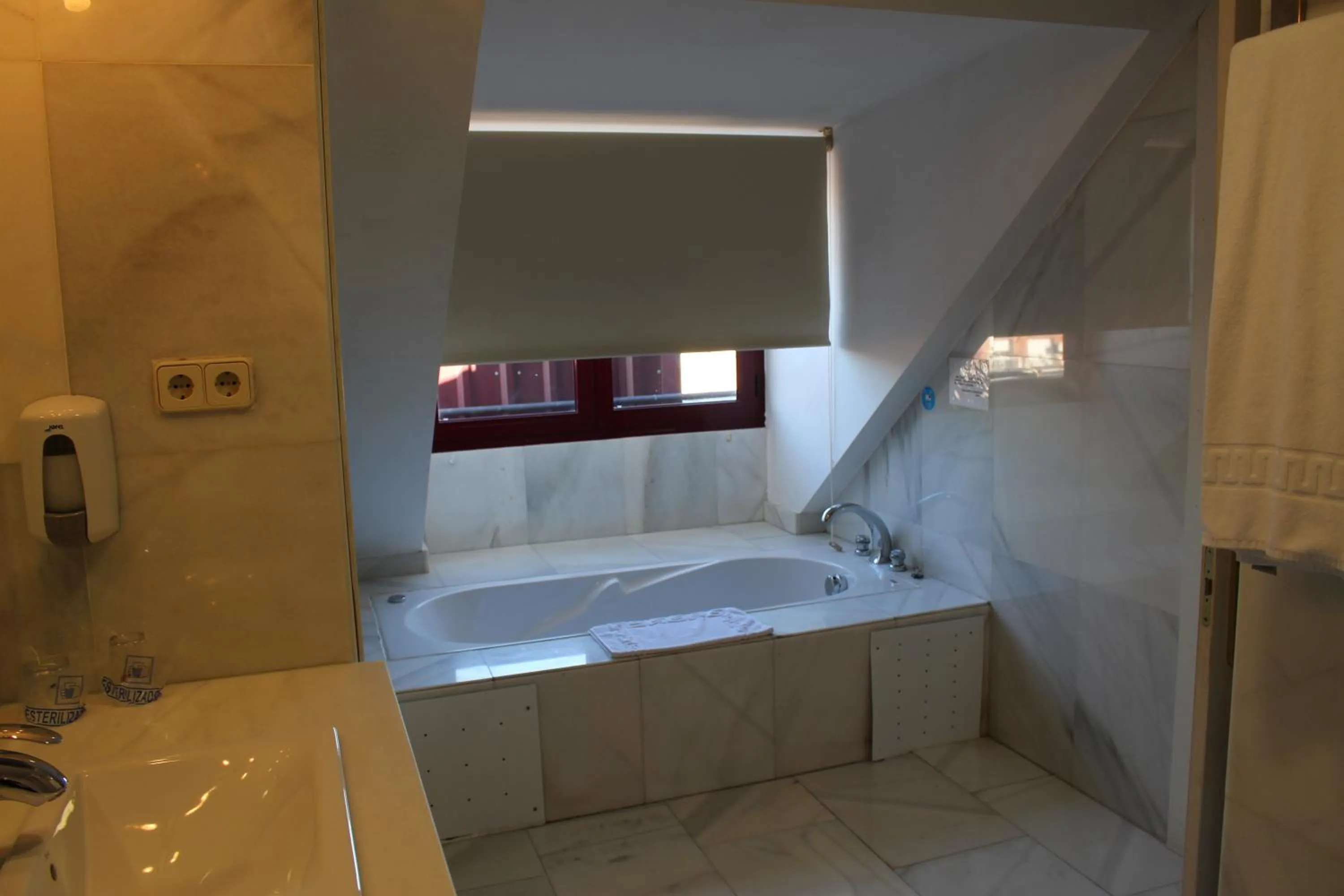 Bathroom in Apartahotel Villa de Parla