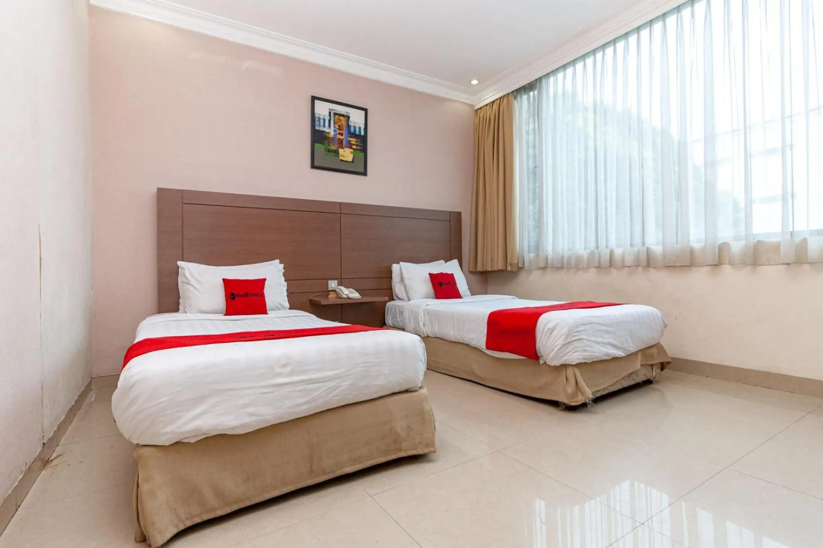 Bedroom, Bed in RedDoorz Premium at Hotel Ratu Residence