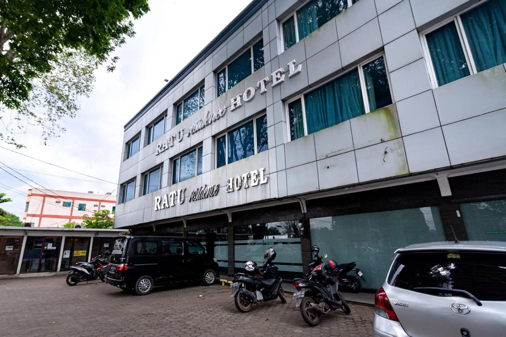 Property building in RedDoorz Premium at Hotel Ratu Residence