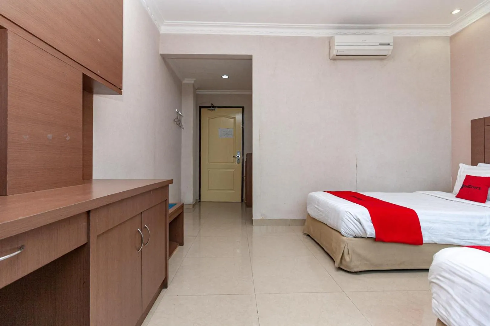 Bedroom, Bed in RedDoorz Premium at Hotel Ratu Residence