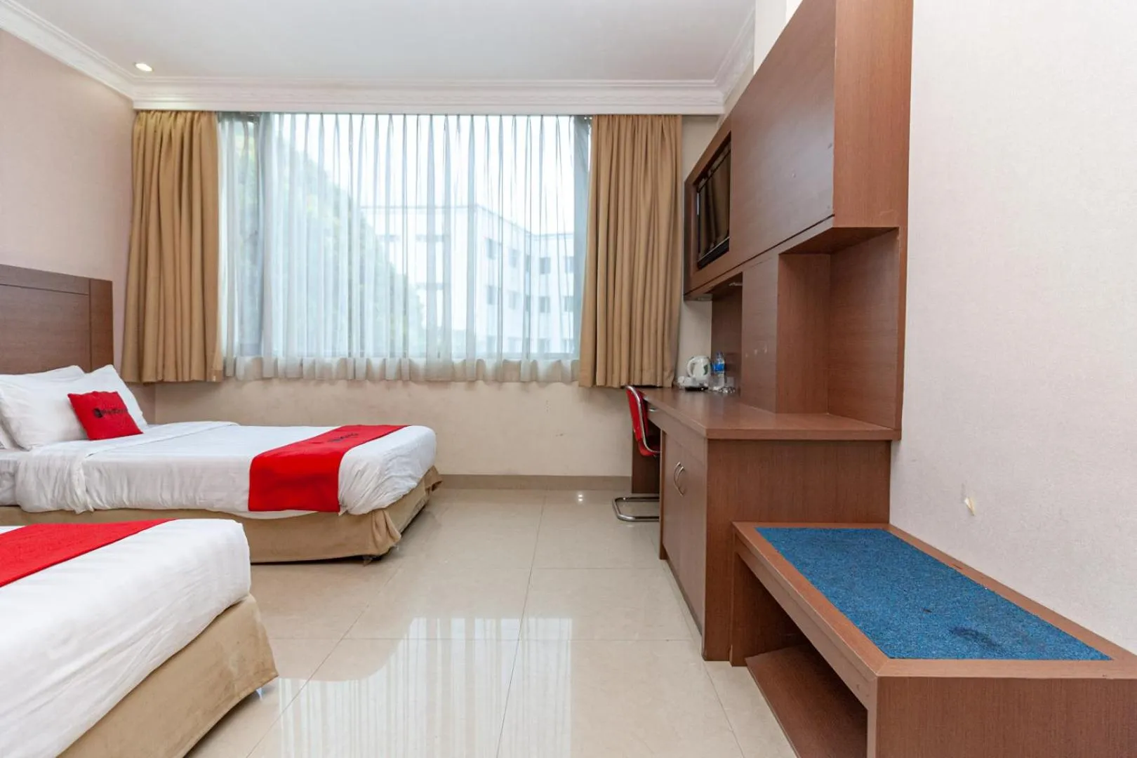 Bedroom, Bed in RedDoorz Premium at Hotel Ratu Residence