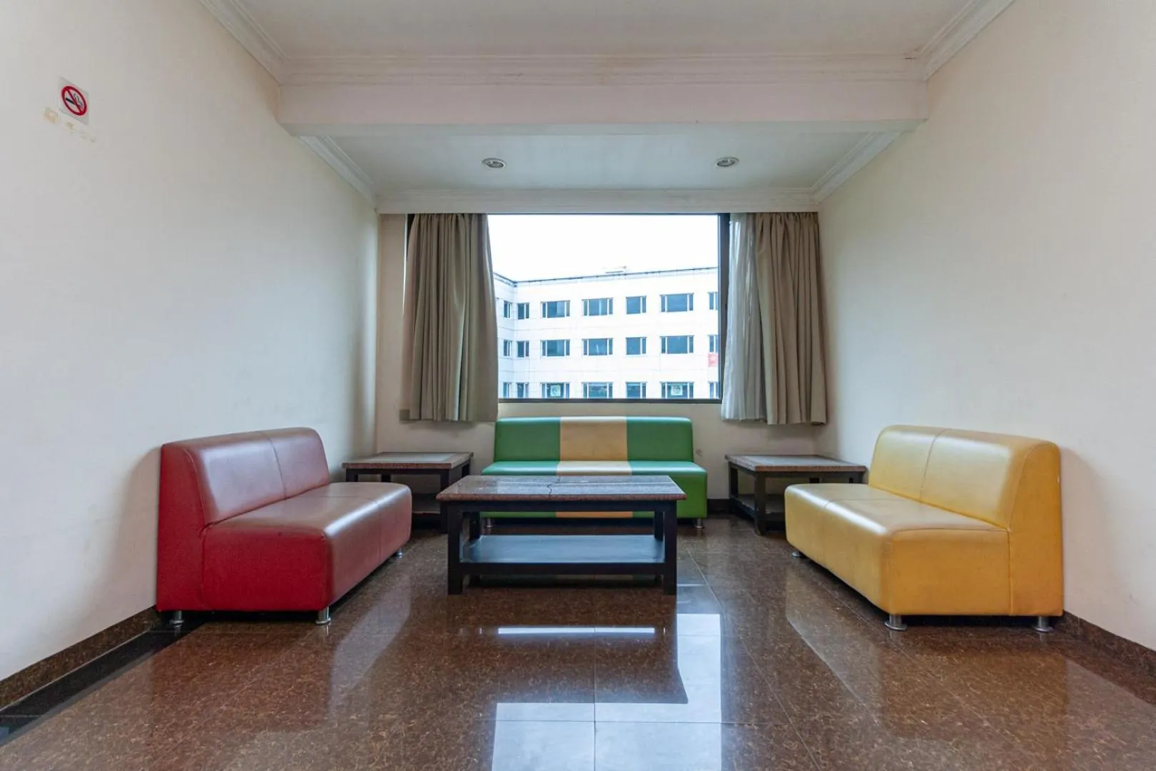 Seating area in RedDoorz Premium at Hotel Ratu Residence