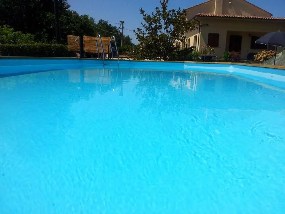 Swimming pool in B&B La Fenice