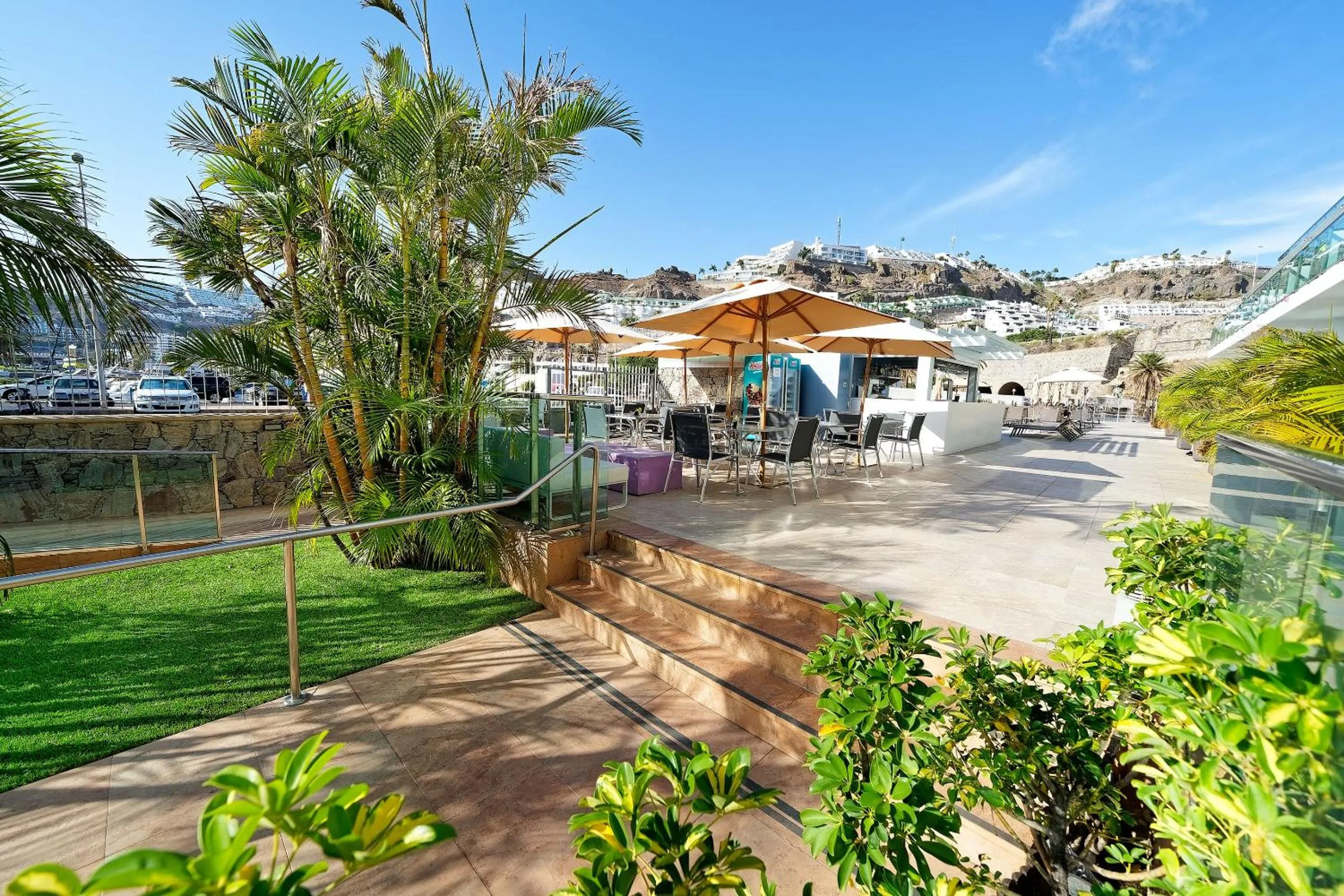 Restaurant/places to eat in Morasol Suites