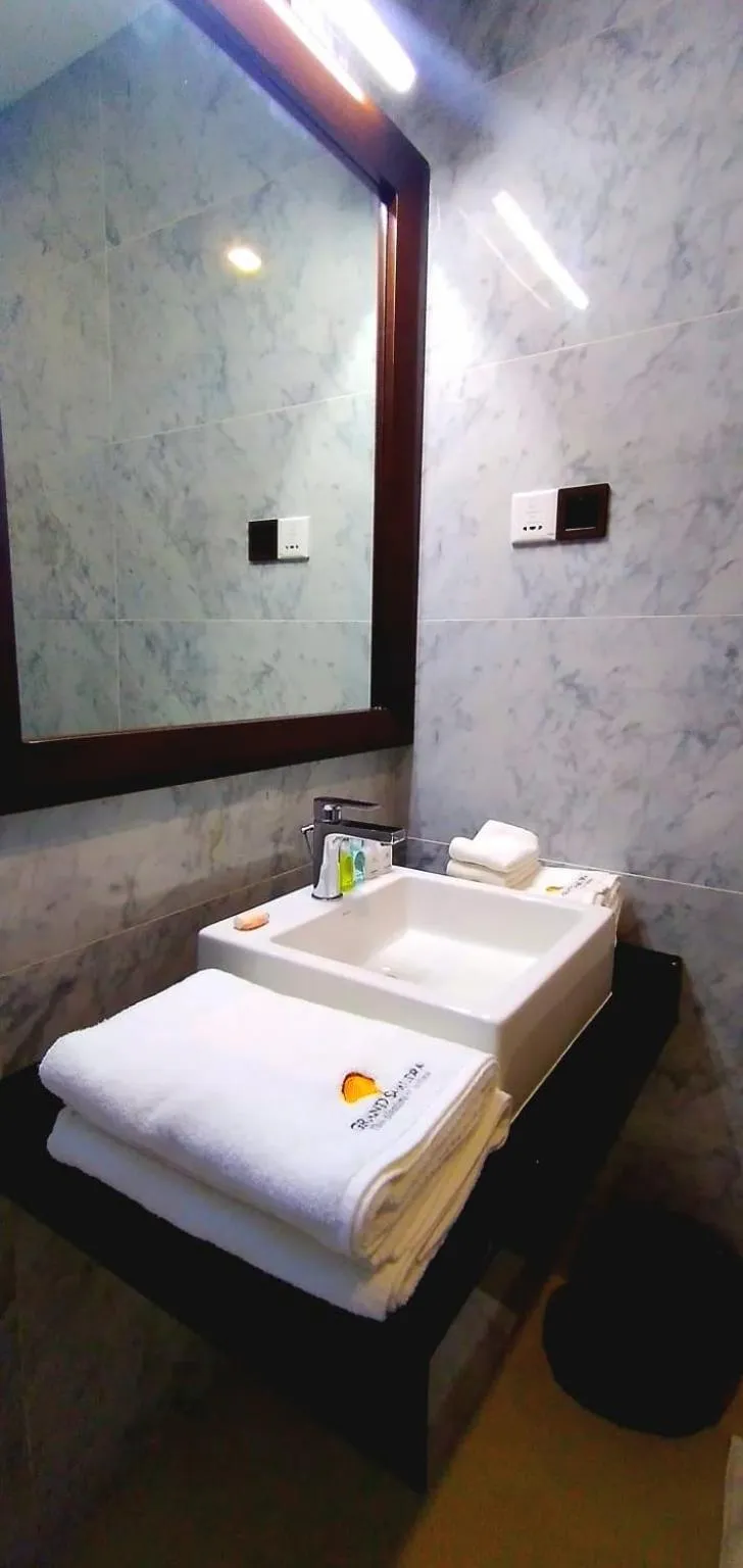 Bathroom in Grand Samudra Hotel