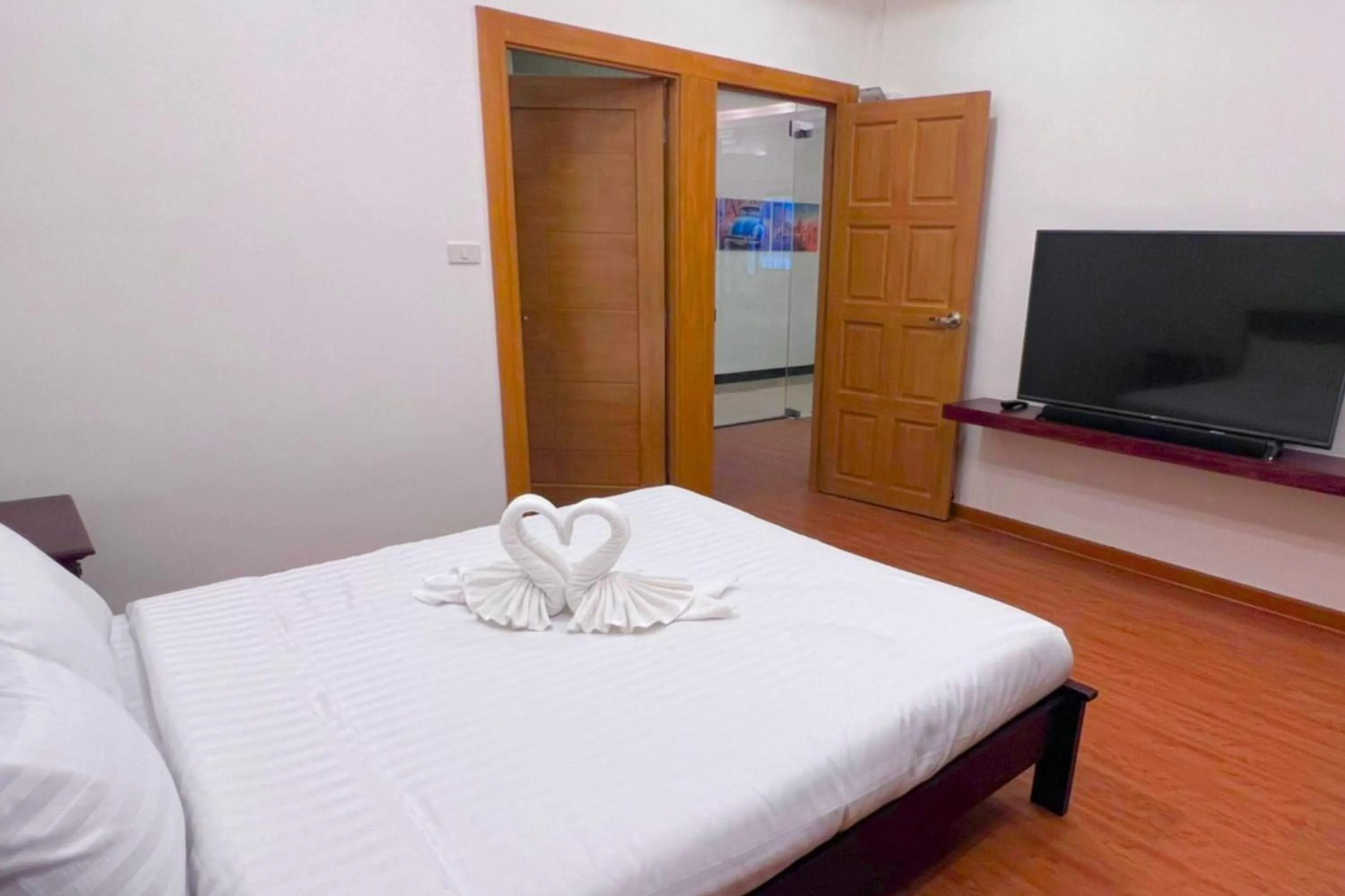 Bedroom, Bed in The Lodge Pattaya