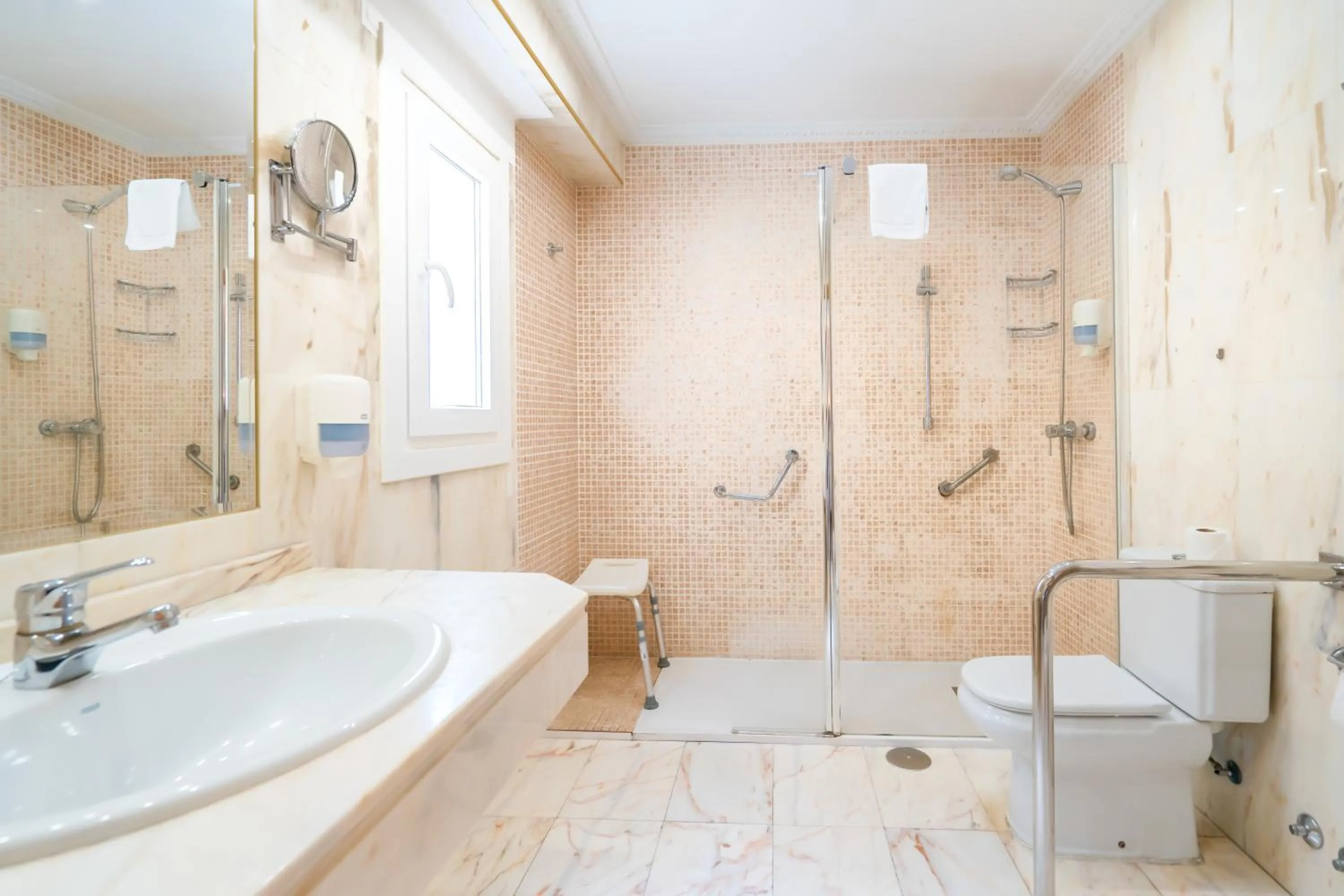 Bathroom in Hotel Castilla Vieja
