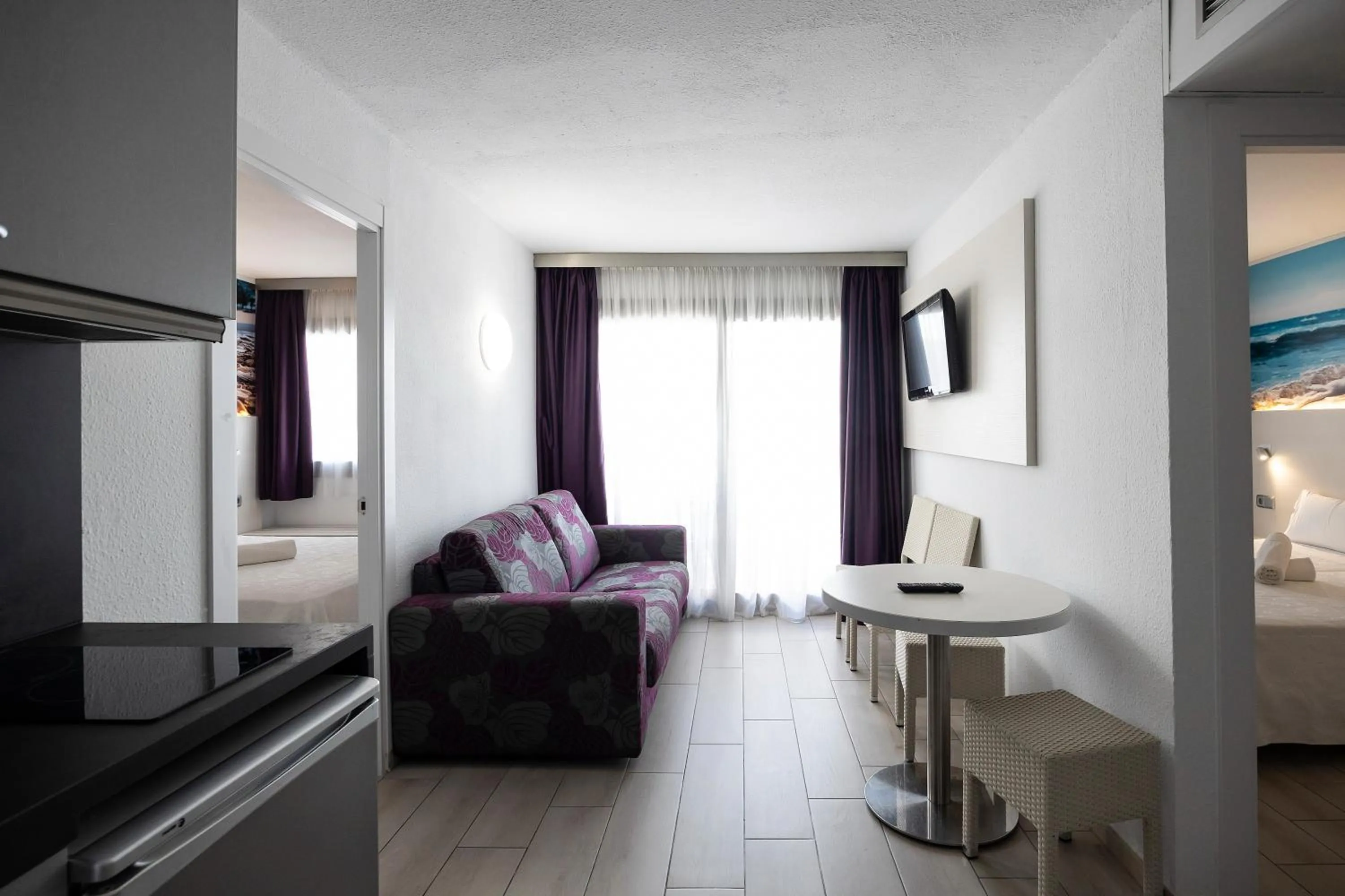 Living room, Bed in Aparthotel Miami Park