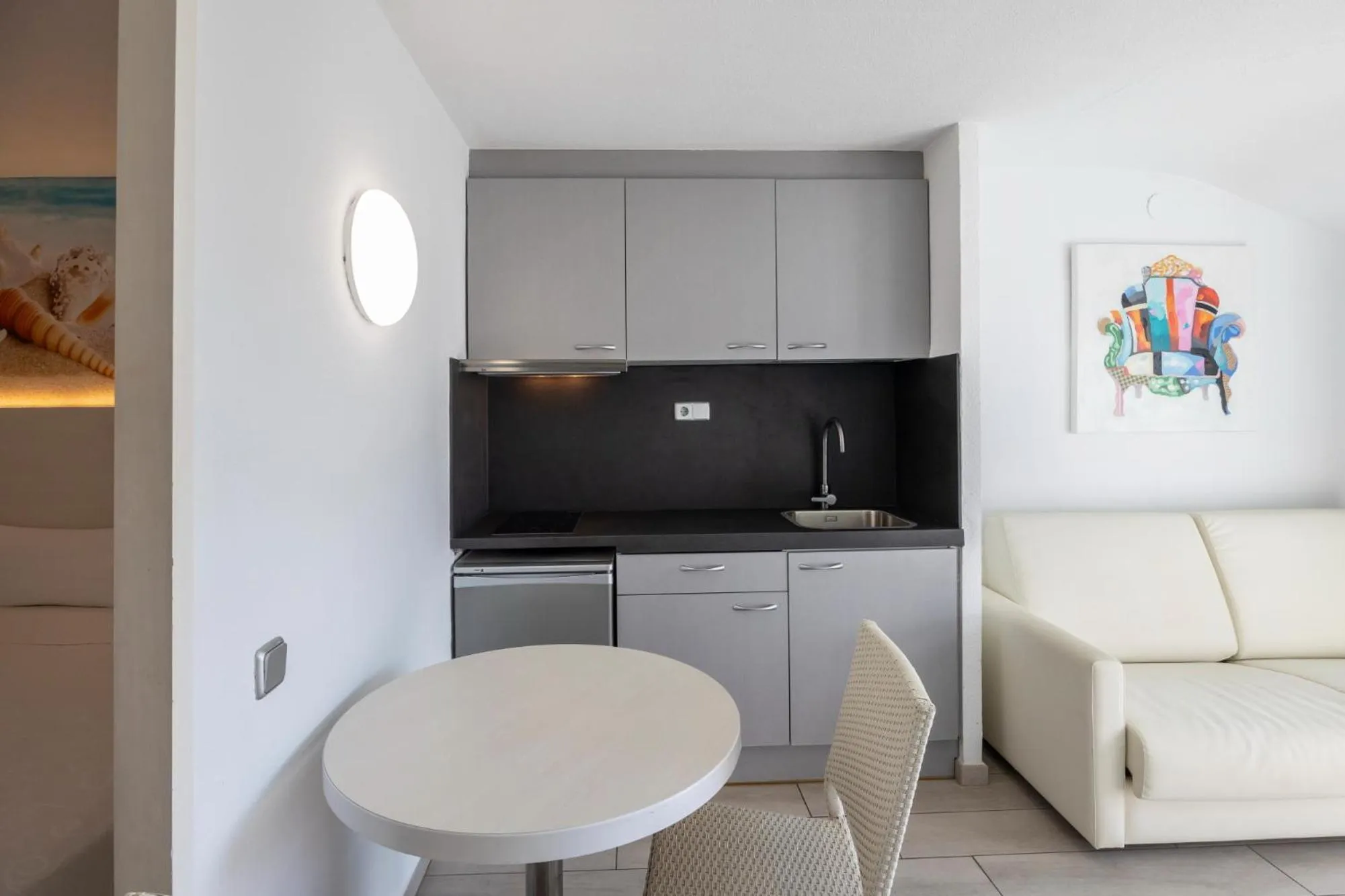Kitchen or kitchenette in Aparthotel Miami Park
