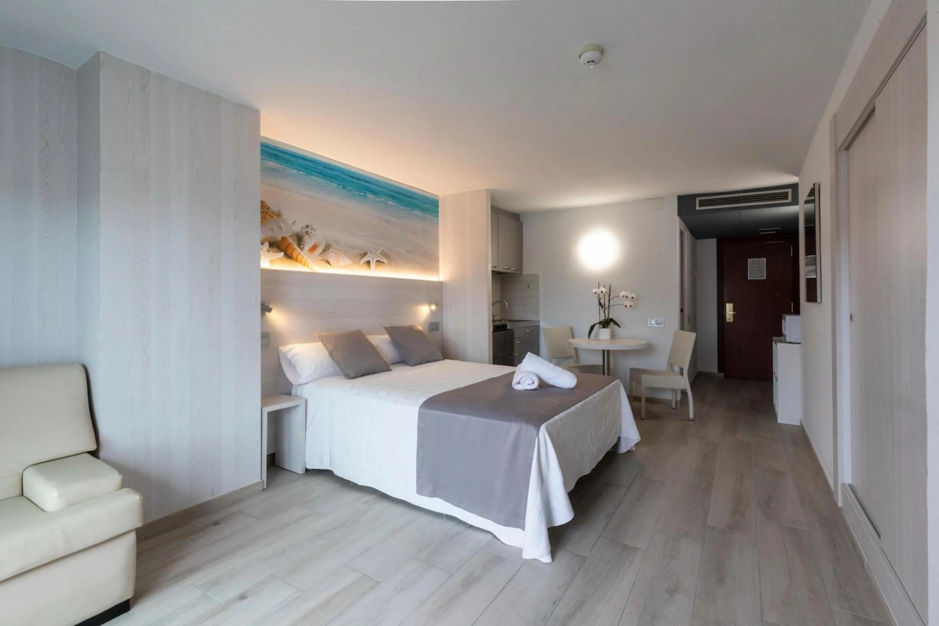 Photo of the whole room, Bed in Aparthotel Miami Park