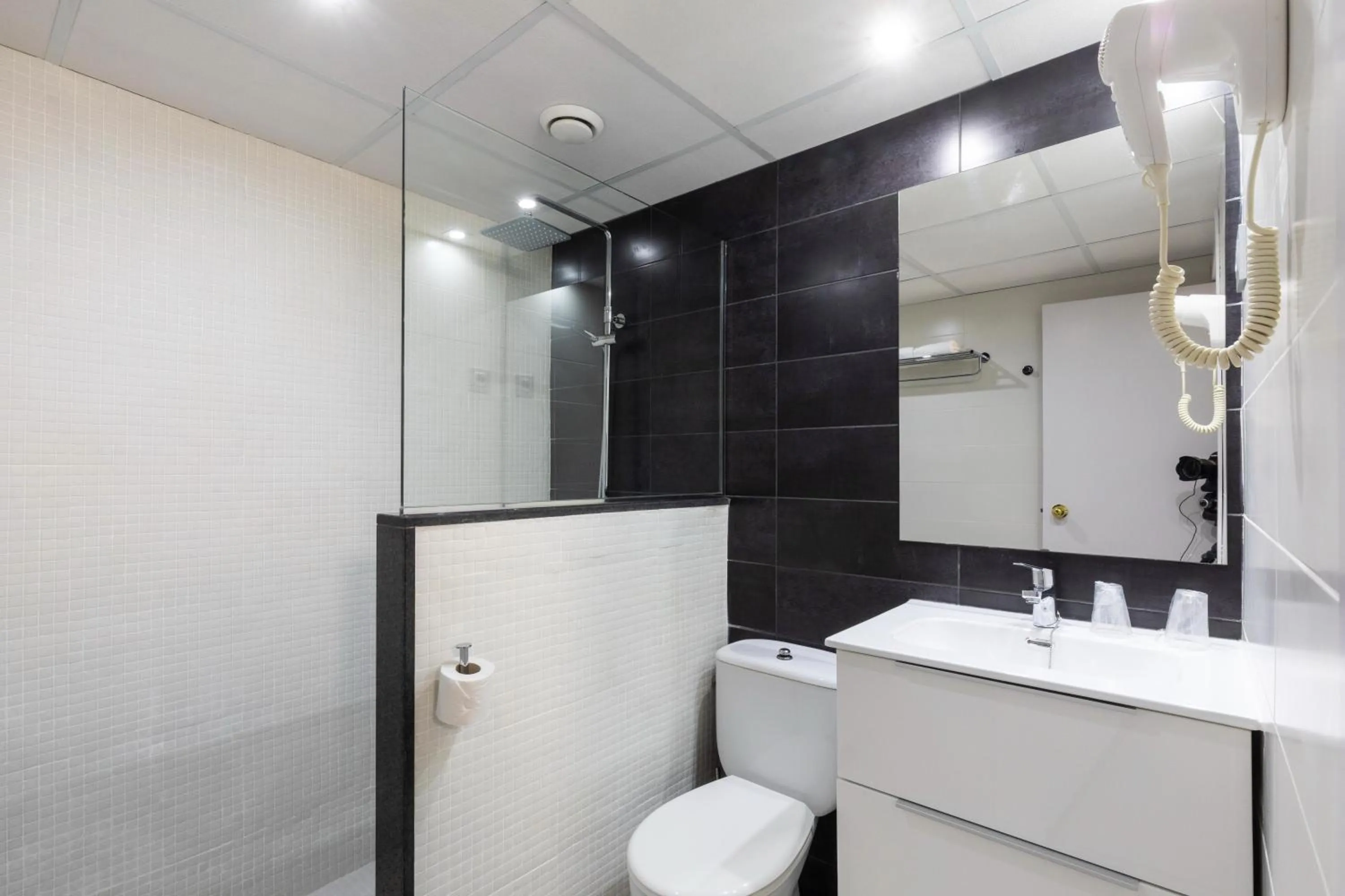 Bathroom in Aparthotel Miami Park