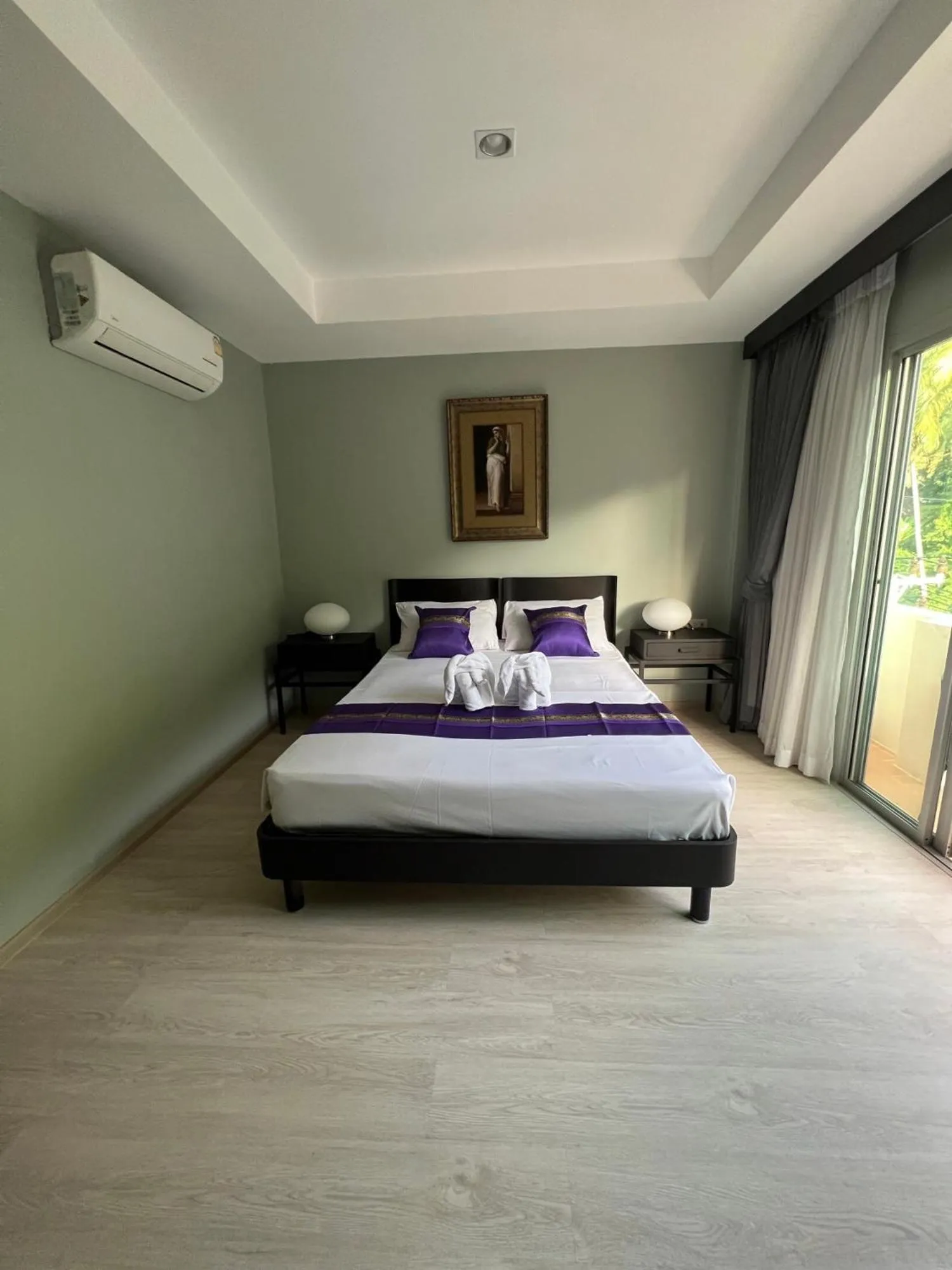 Bed in Aloha Residence