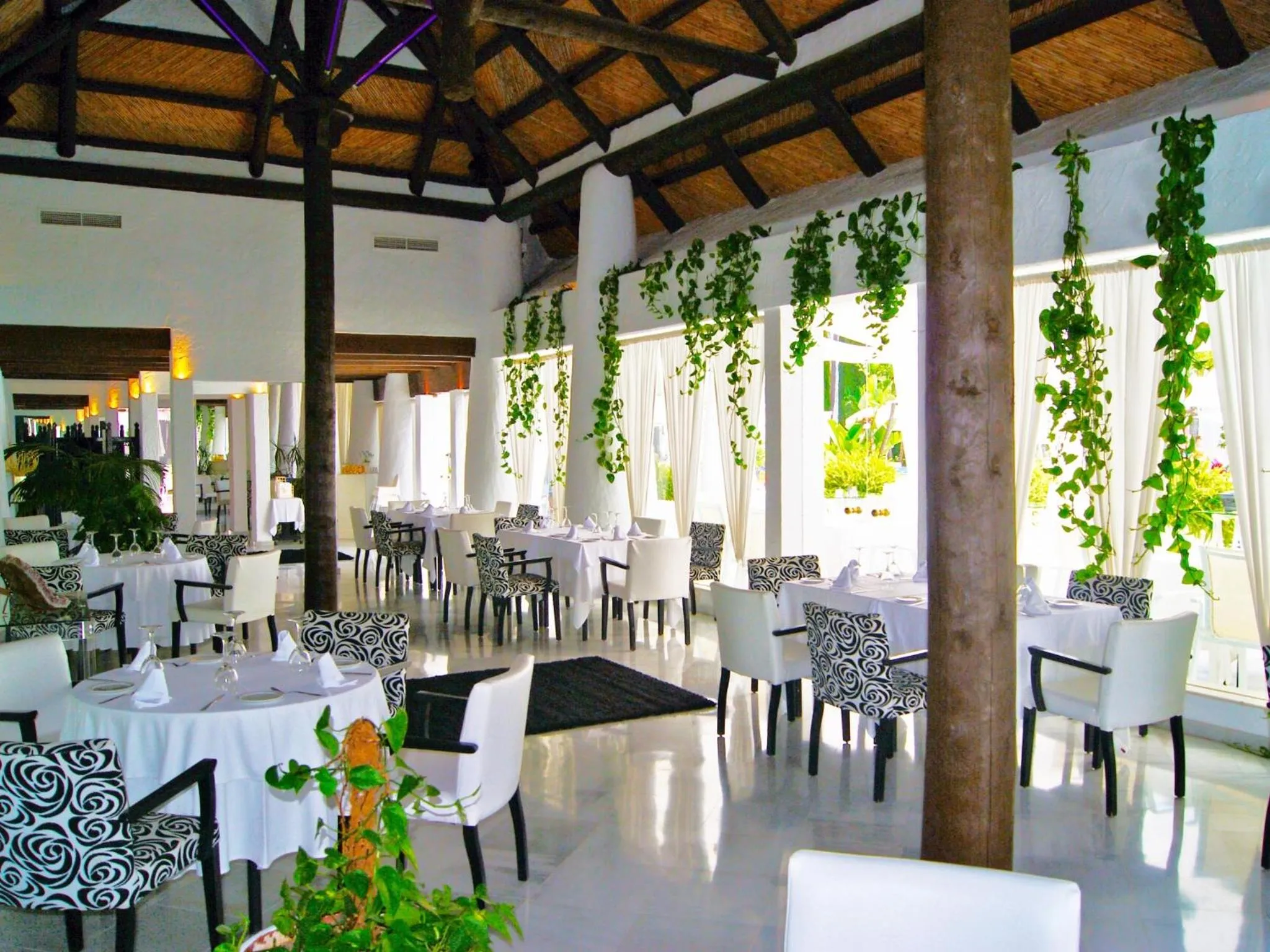 Restaurant/places to eat in Hotel Suites Albayzin Del Mar