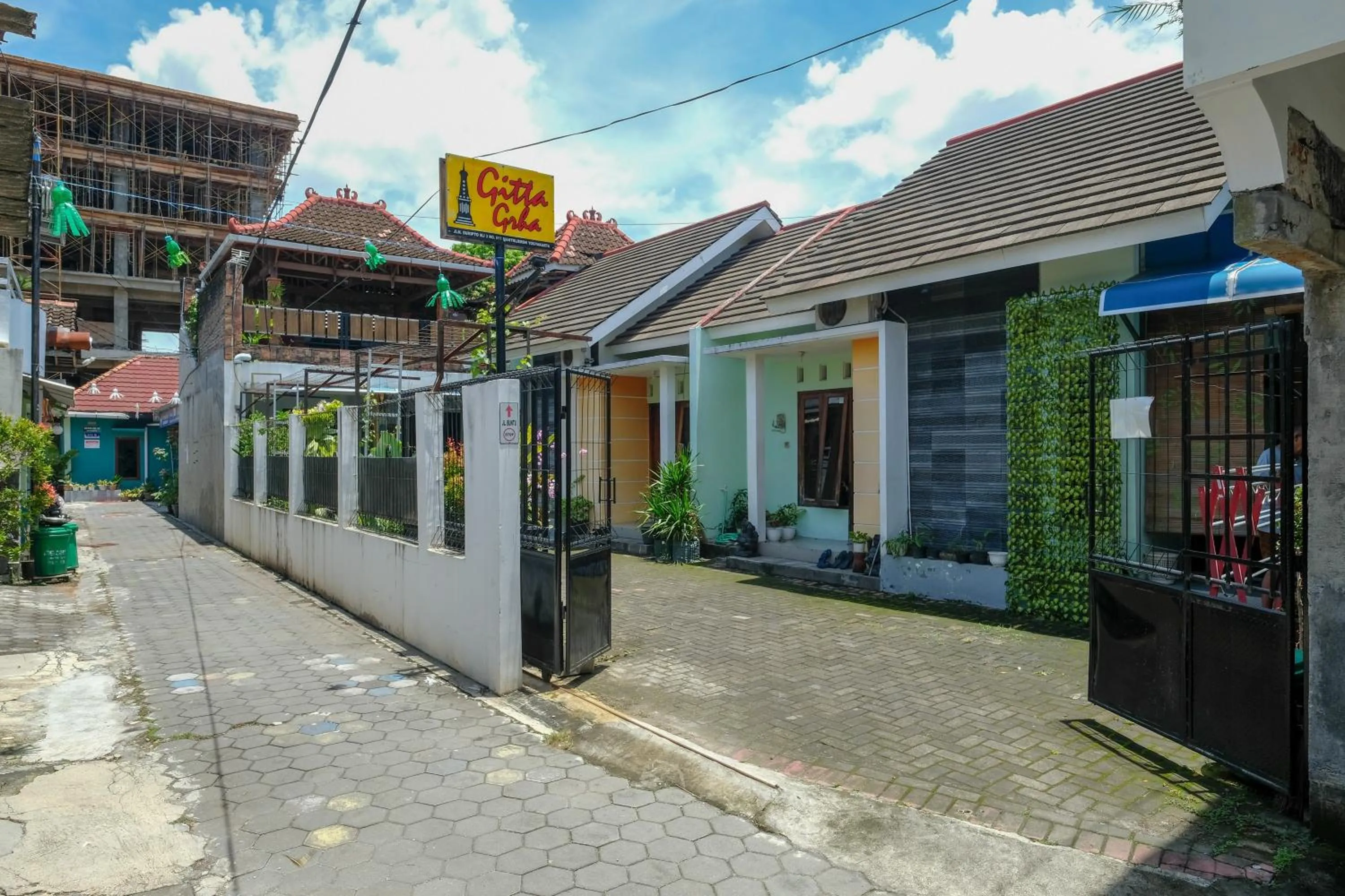 Facade/entrance in OYO 91803 Gita Graha Guest House Syariah