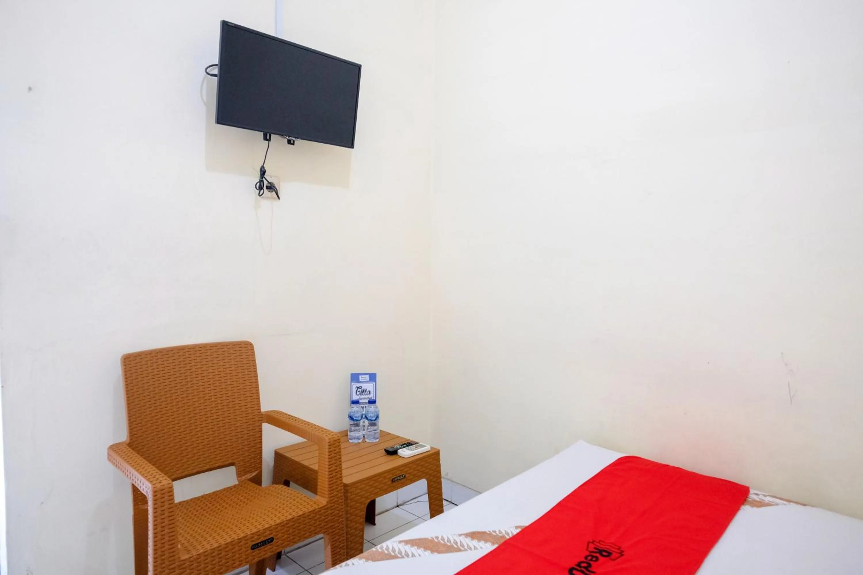 Bedroom, Bed in OYO 91803 Gita Graha Guest House Syariah