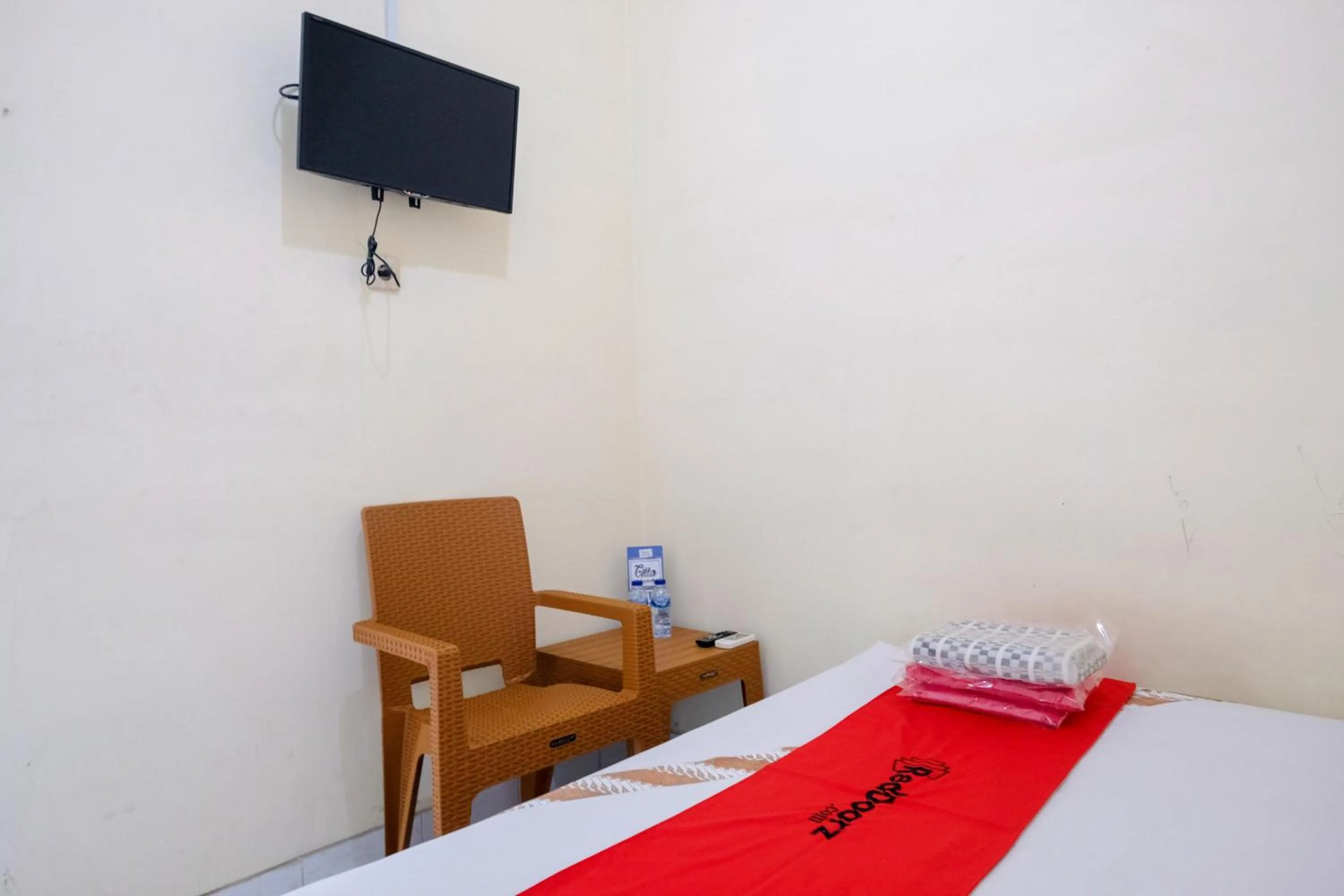 Bedroom, Bed in OYO 91803 Gita Graha Guest House Syariah