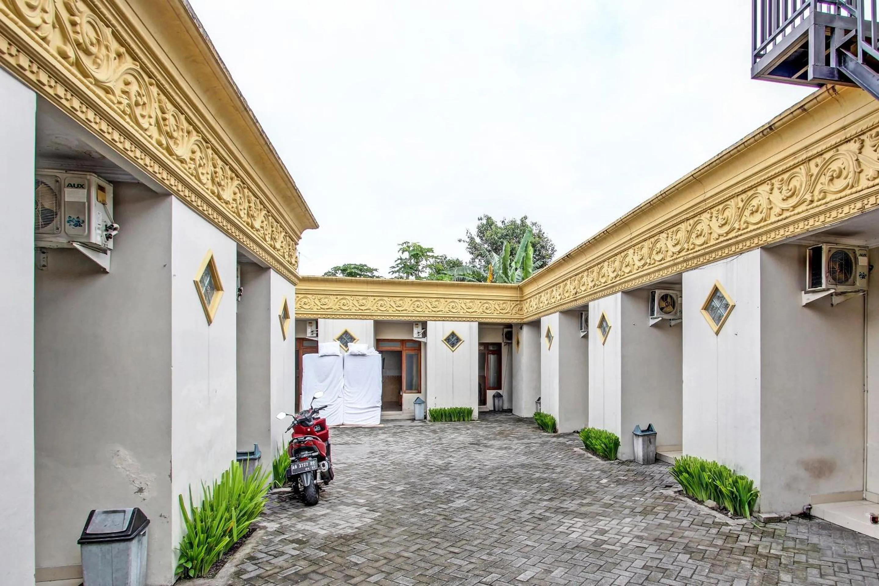 Lobby or reception in OYO 91785 Hotel Srikandi Kalasan