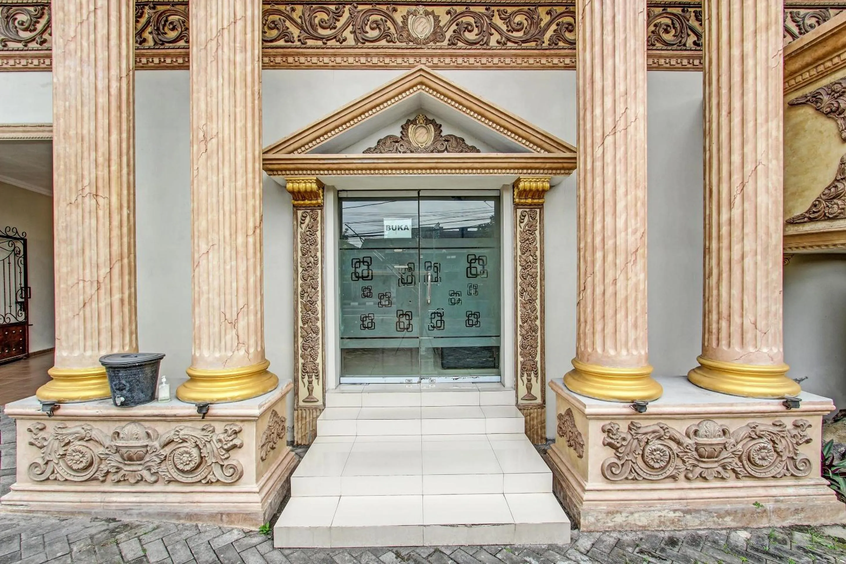 Lobby or reception in OYO 91785 Hotel Srikandi Kalasan