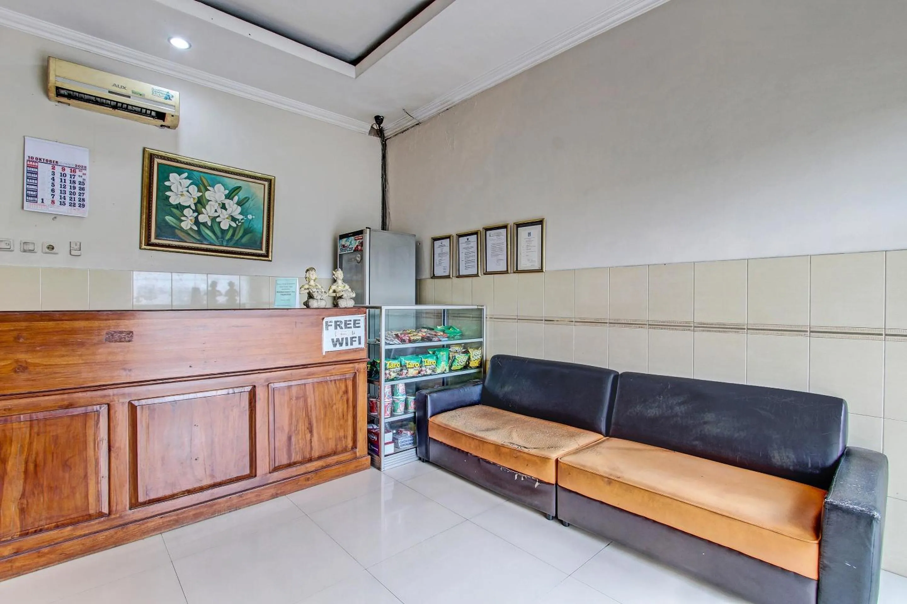 Lobby or reception in OYO 91785 Hotel Srikandi Kalasan