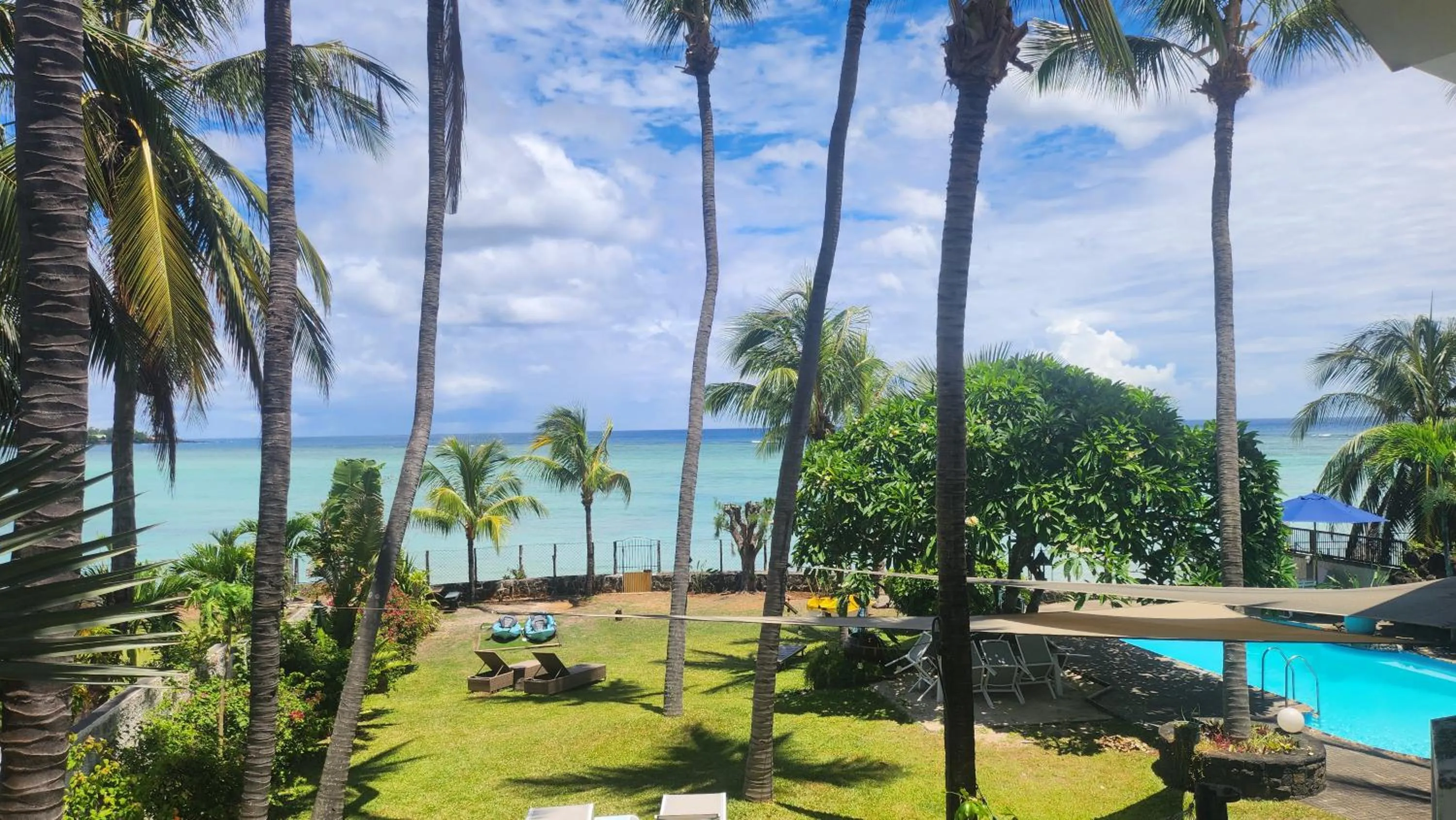 Sea view in La Maison de la plage - Guest House