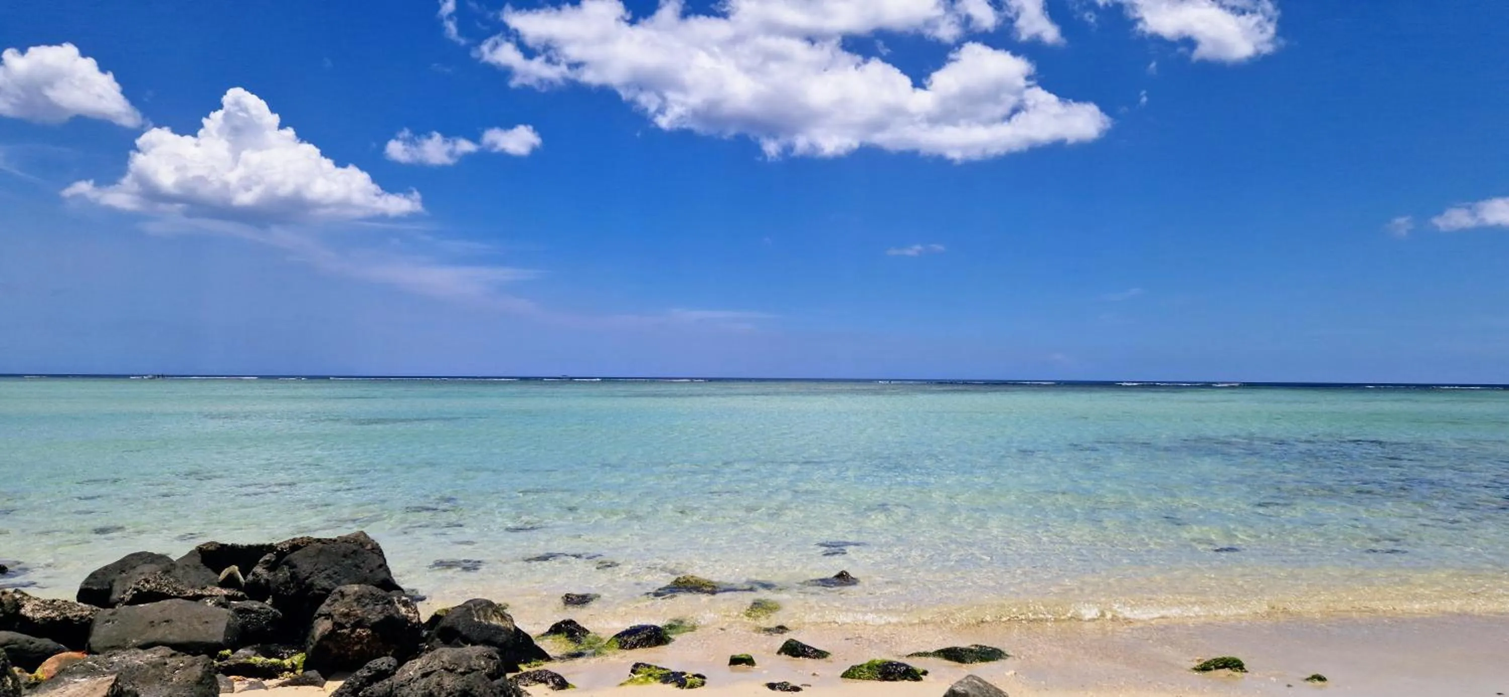 Beach in La Maison de la plage - Guest House