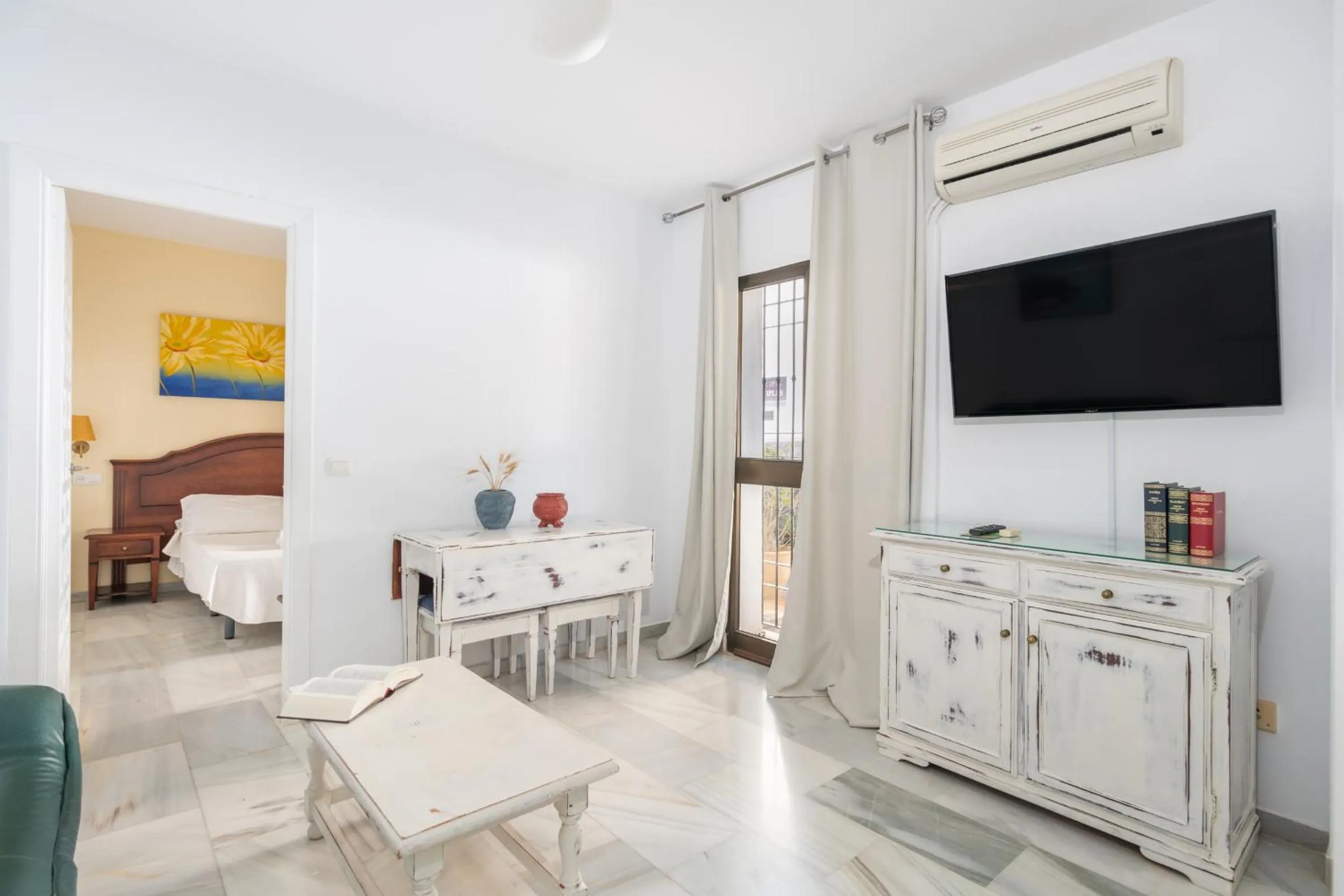 Living room in Apartahotel Playamaro by Dorobe