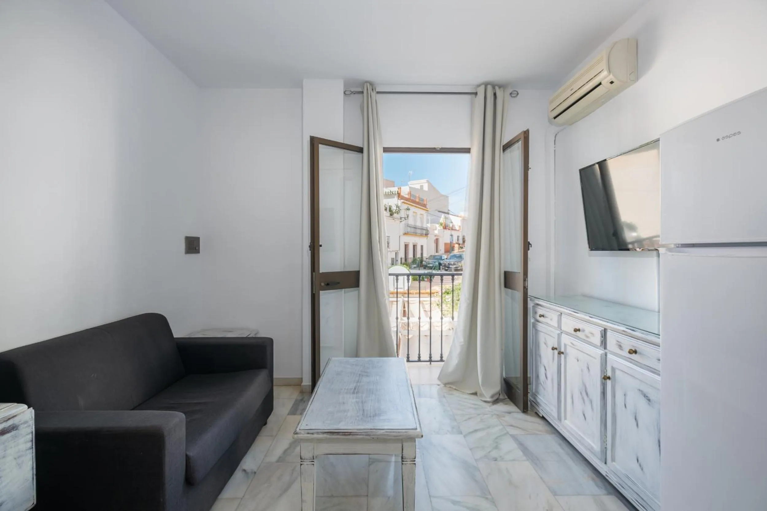 Living room in Apartahotel Playamaro by Dorobe