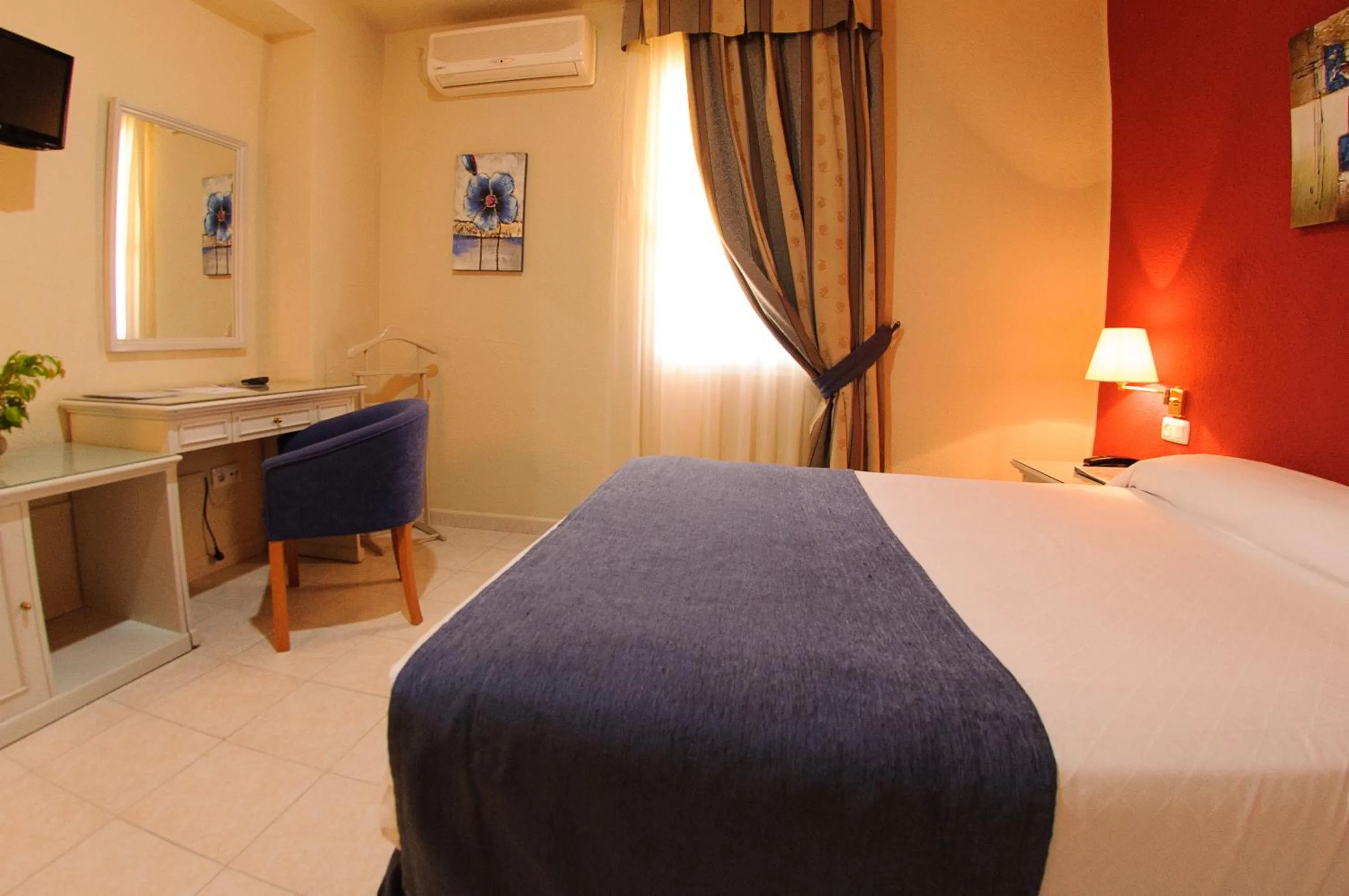 Photo of the whole room, Bed in Hotel Dunas Puerto