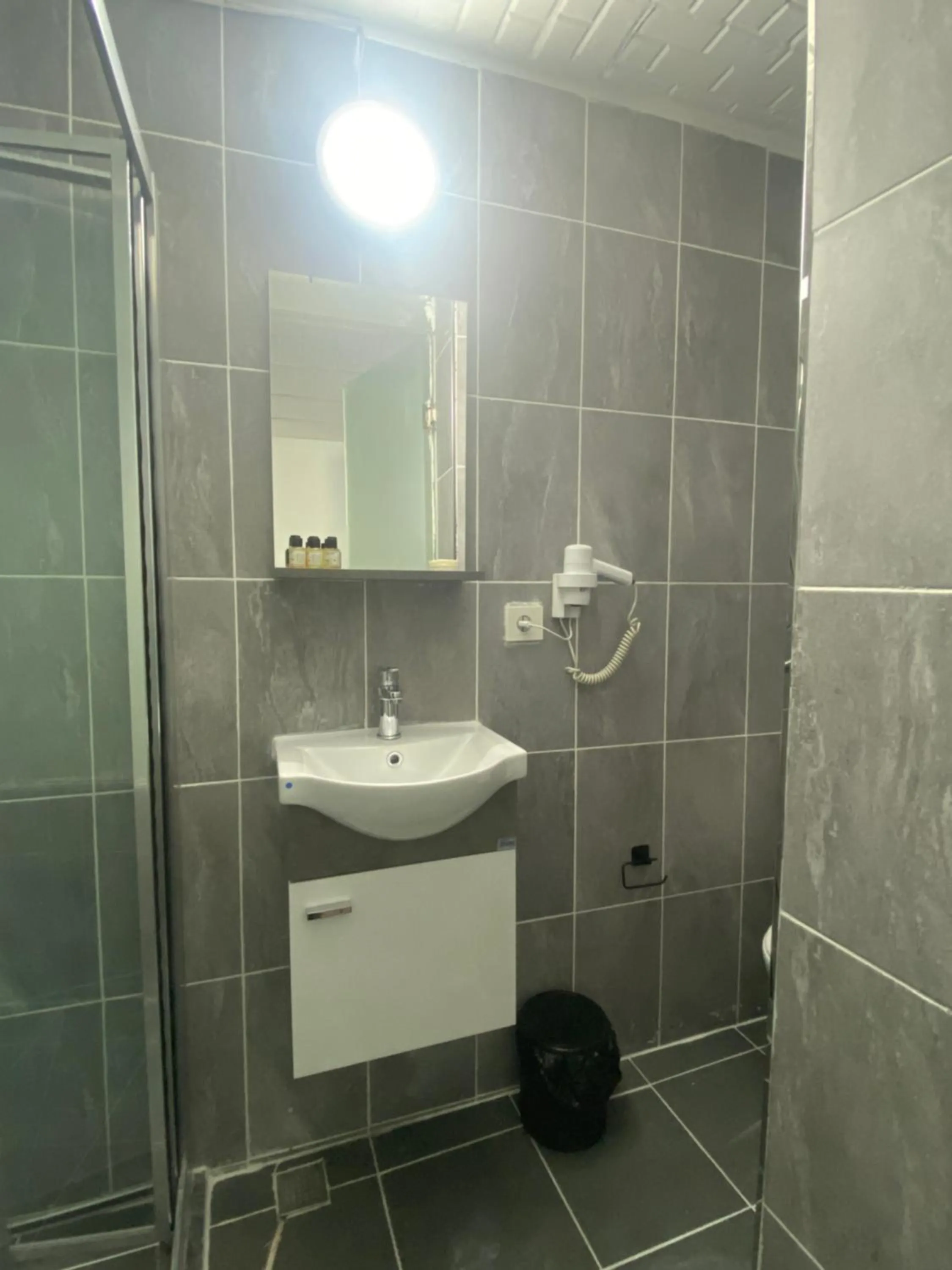 Shower in TAKSİM SEM HOTEL