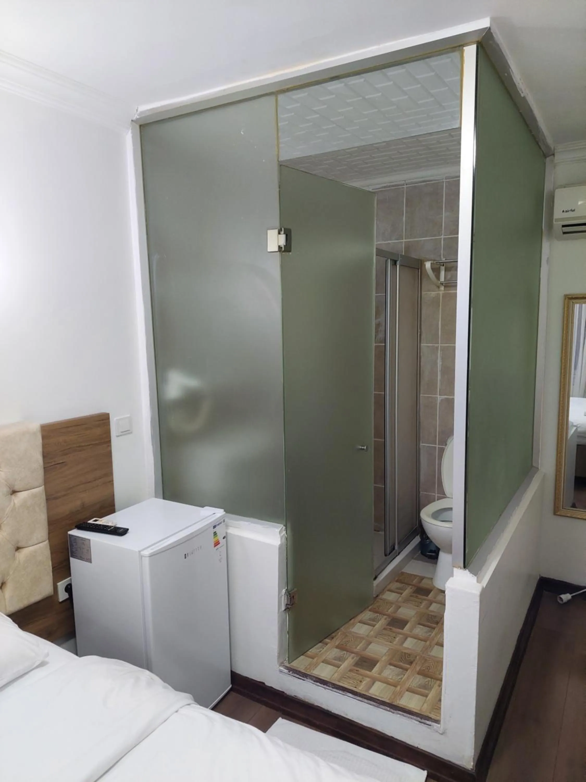 Shower, Bed in TAKSİM SEM HOTEL