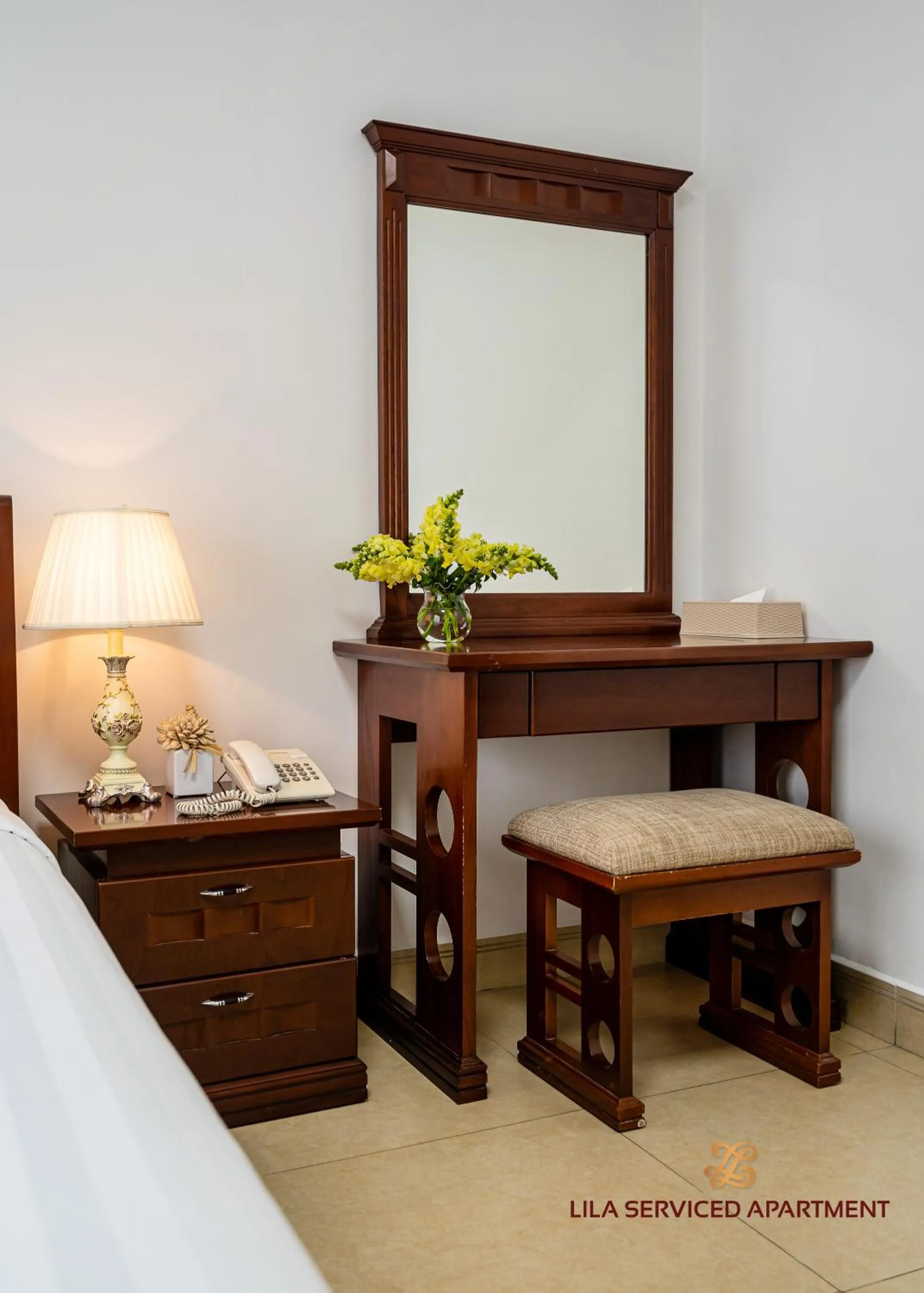 hair dresser, Bed in LILA Hotel & Apartments